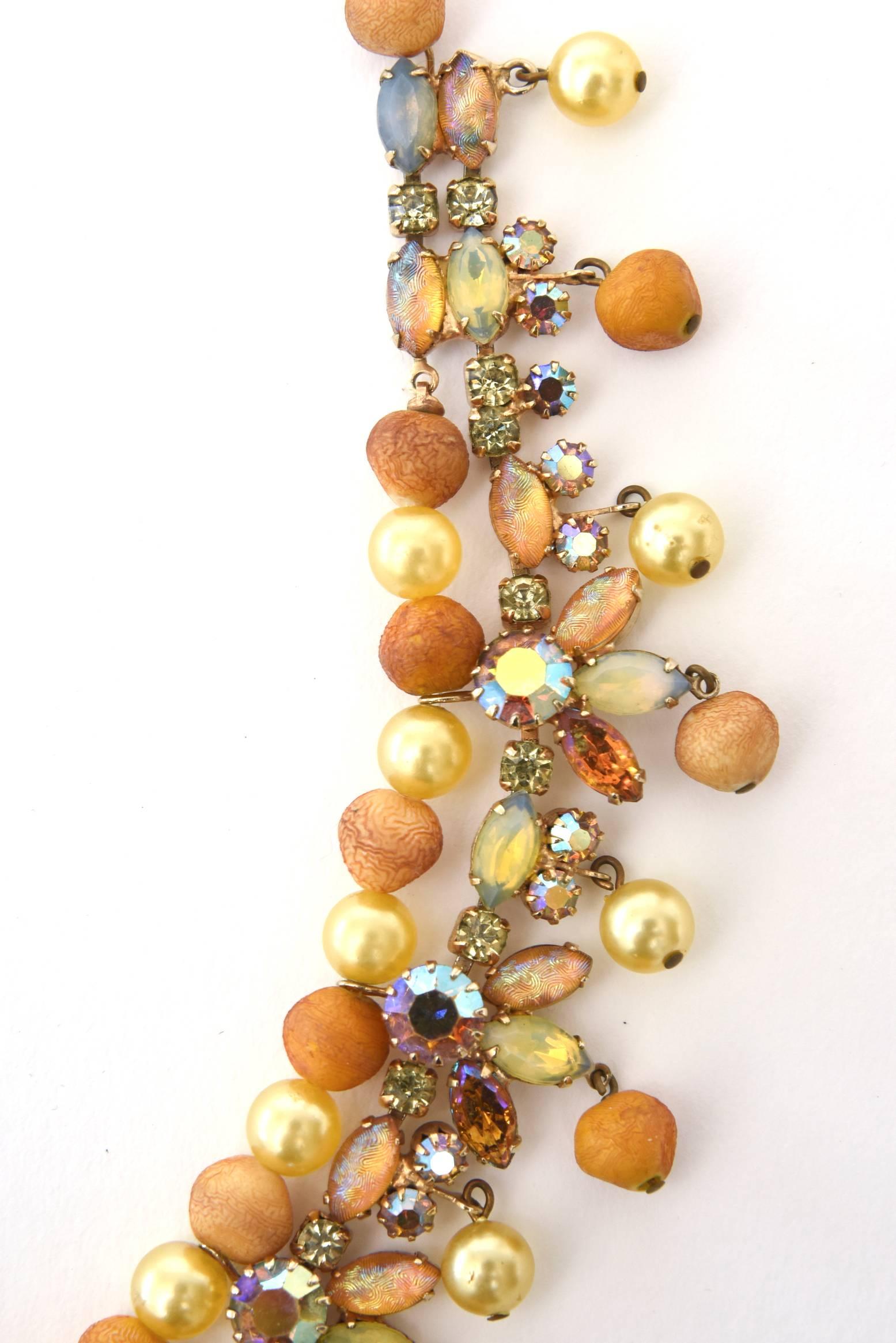 Kramer Vintage Halskette mit Strass, Kunstperlen und Harzkragen im Zustand „Gut“ im Angebot in North Miami, FL