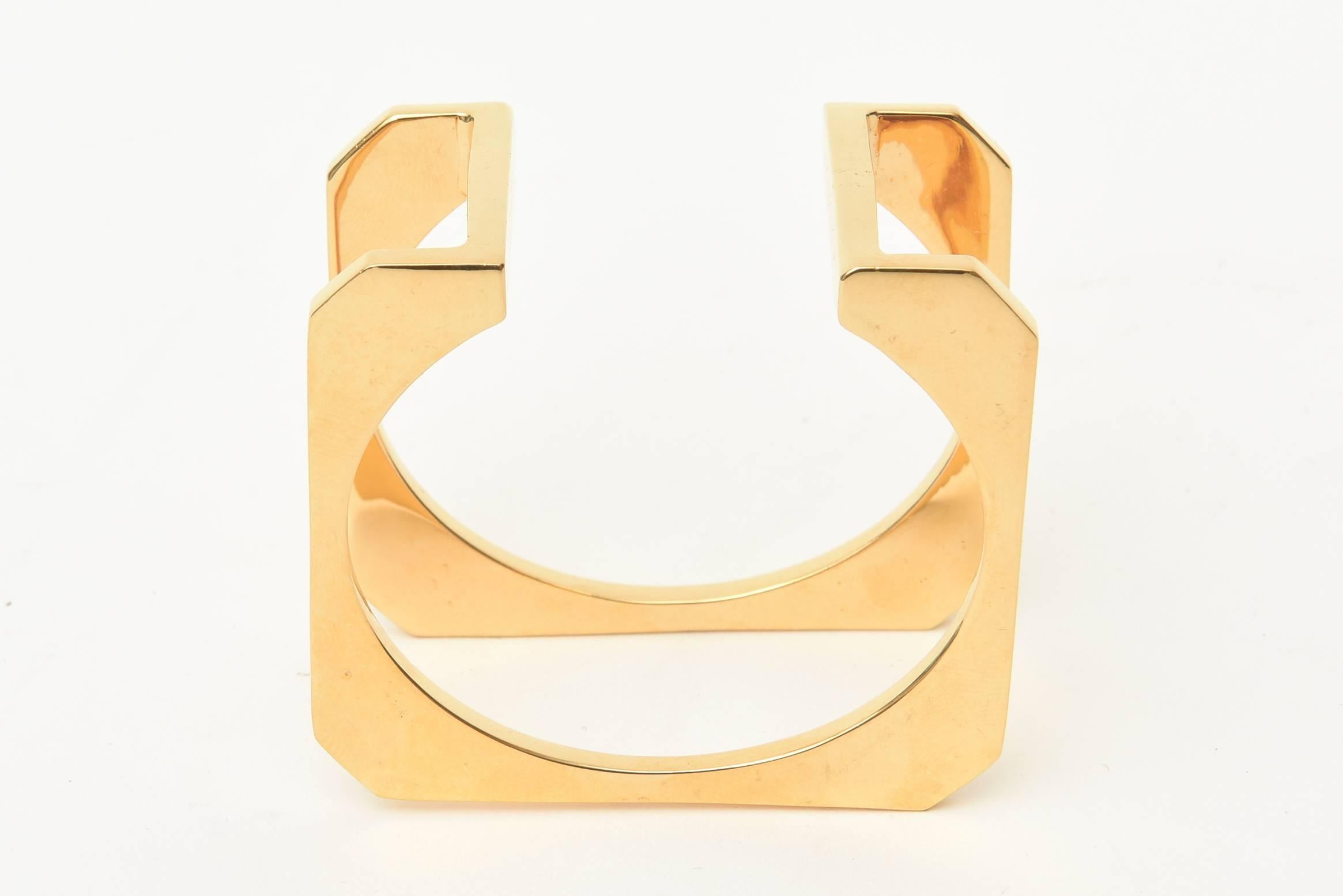 Bracelet manchette moderniste sculptural et architectural plaqué or Bon état - En vente à North Miami, FL