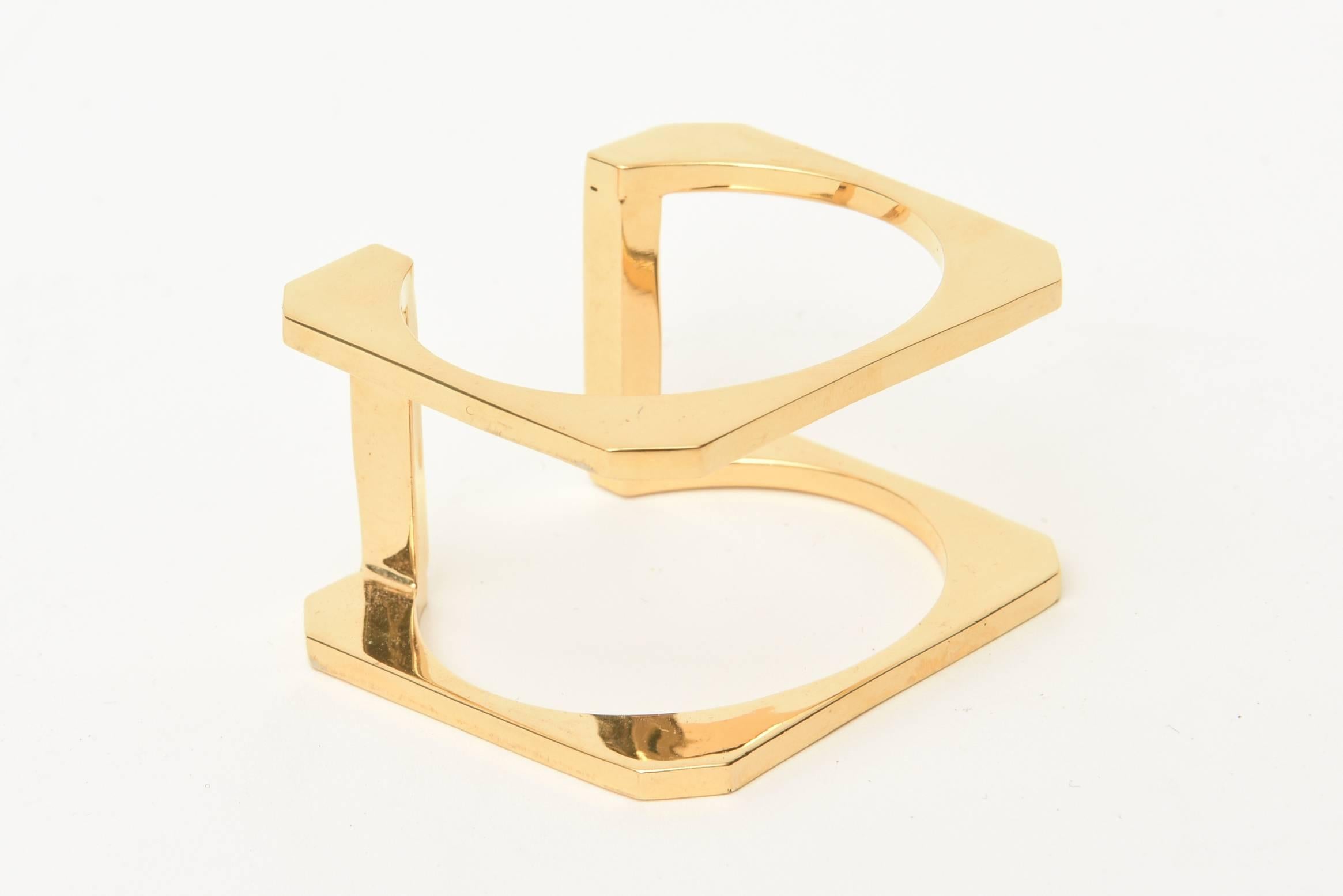 Moderniste Bracelet manchette moderniste sculptural et architectural plaqué or en vente