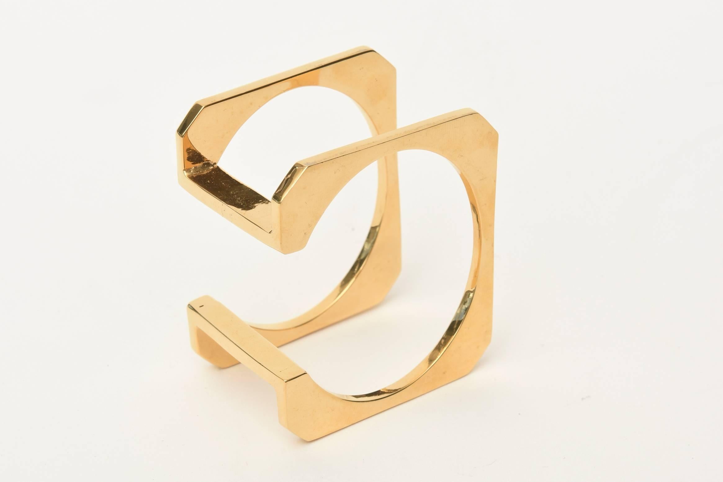 Bracelet manchette moderniste sculptural et architectural plaqué or  en vente 4