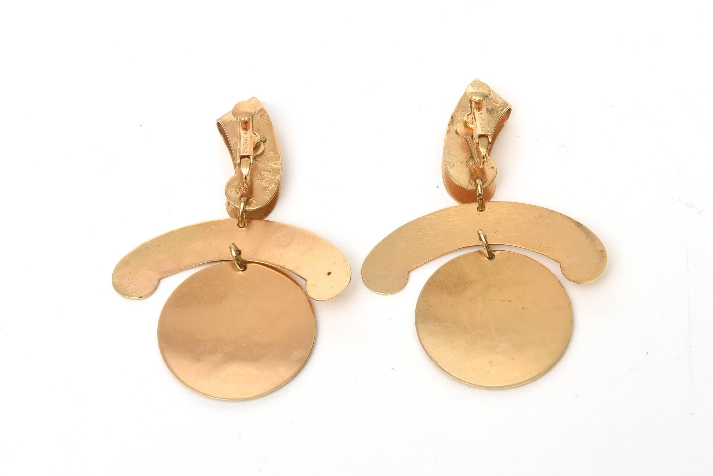 These gold plated vintage signed Napier clip on earrings are screw backs. They are sculptural, vintage, textural and quite fabulous on the ear. They look as if they were just designed today! Tres Chic and very modern. They are very cool!


