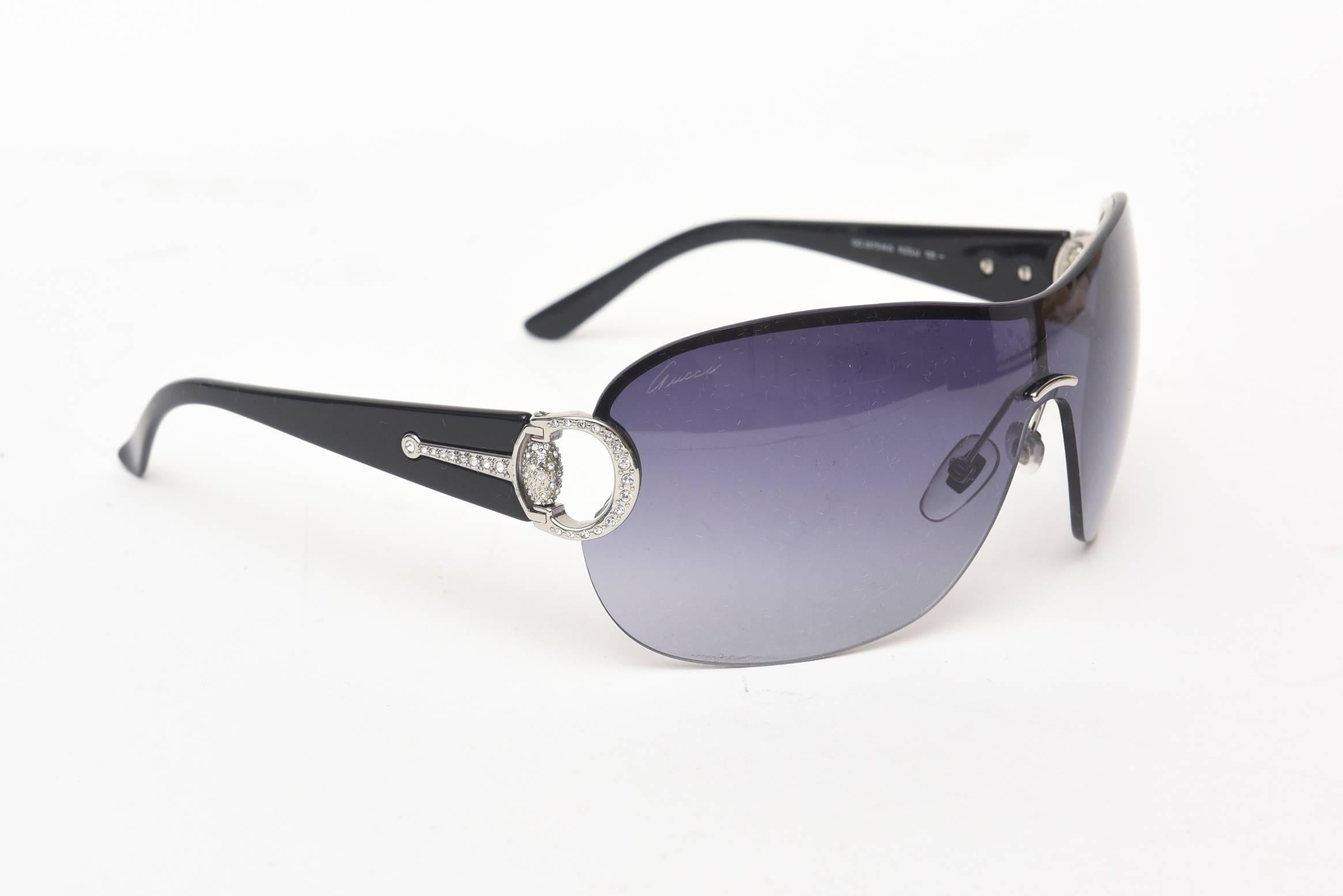 This Gucci sunglasses has never been worn and has the original papers , case and box.
They are dramatic with rhinestones on the side.
They are in aviator form with a blue tinted lens.