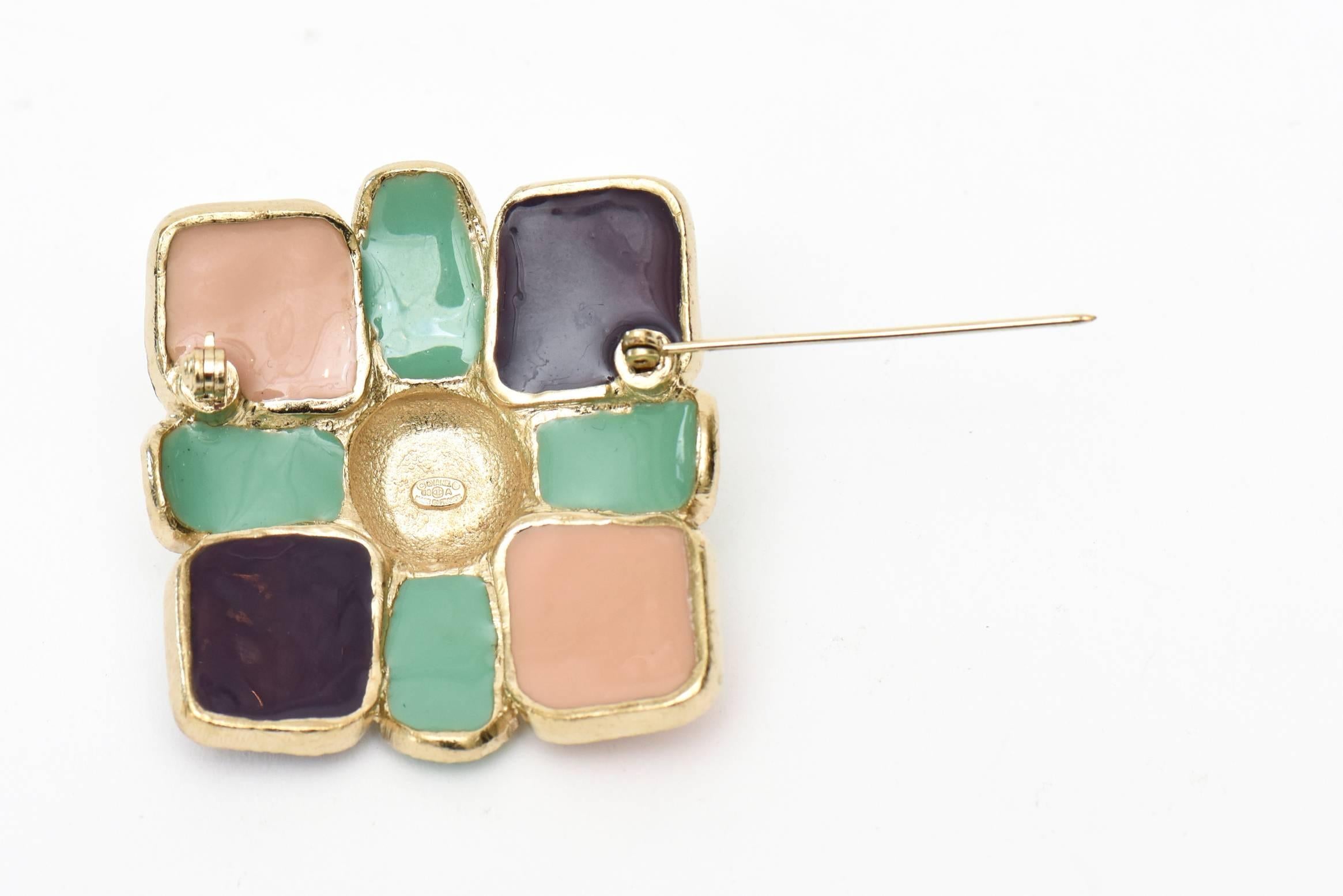 Women's Chanel CC Enamel and Gold Plated Pin / Brooch 