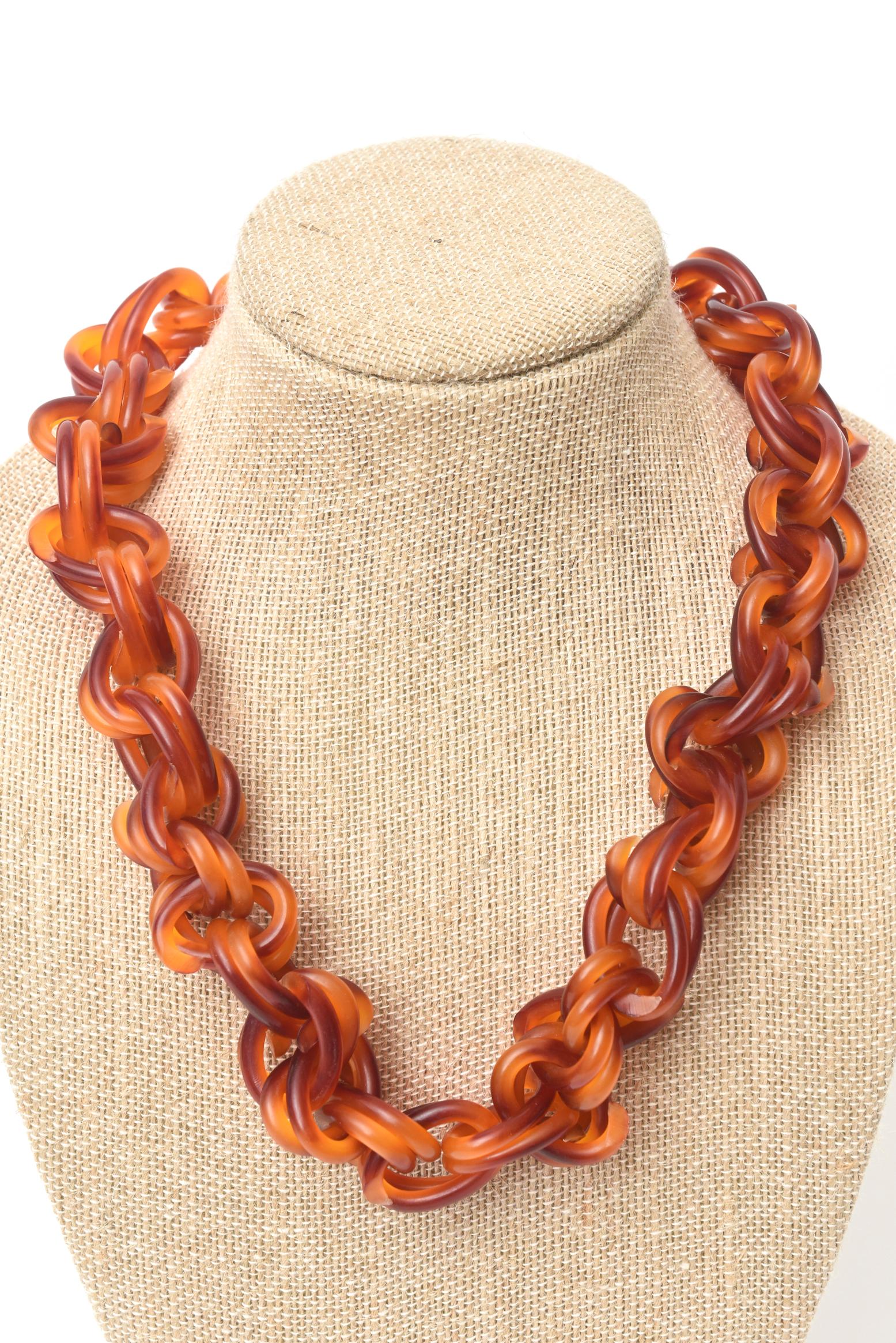Modern Twisted Amber Brown Lucite Link Necklace Vintage For Sale