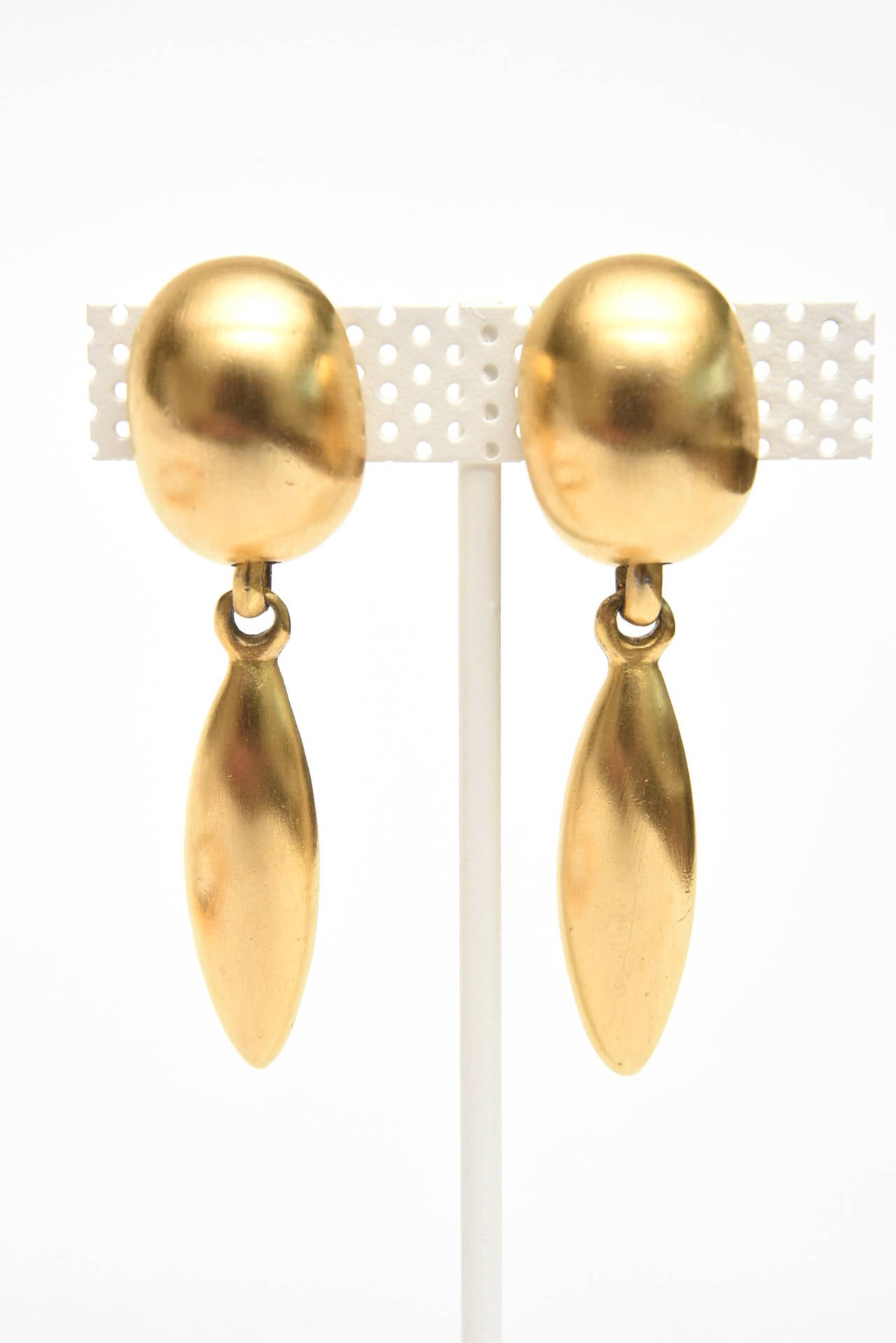 Modern Sculptural Gold Plated Necklace & Pair of Clip On Dangle Earrings