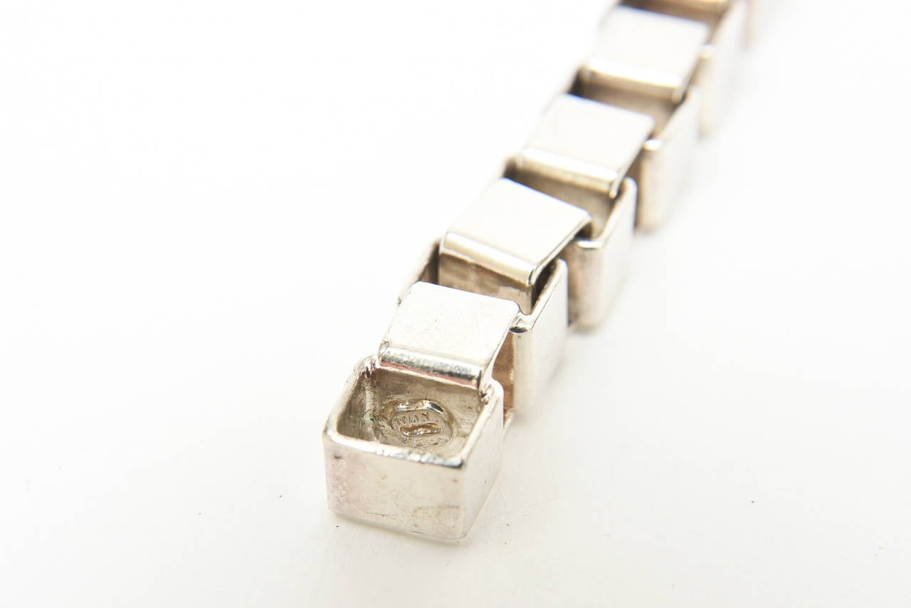 Vintage Sterling Silver Interlocking Geometric Cube Necklace Italian In Good Condition For Sale In North Miami, FL