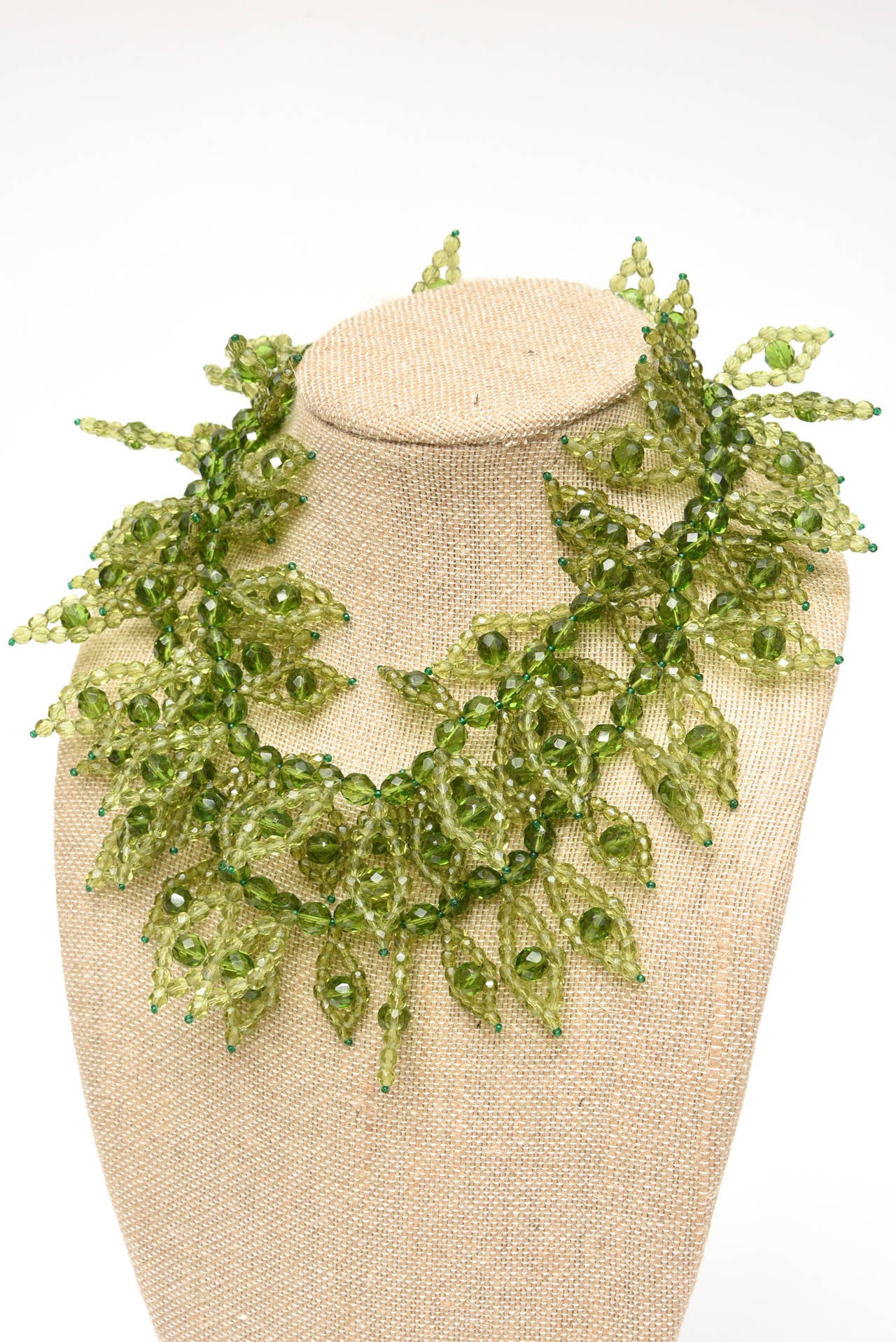 Women's Coppola e Toppo Vintage Chartreuse Kelly Green Beaded Wrap Necklace Italian For Sale