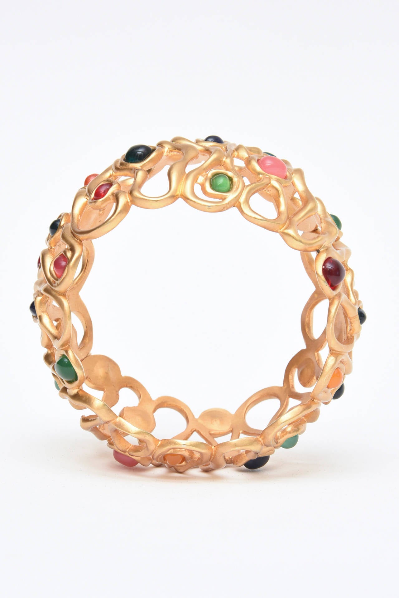  Jewel Tone Stone Cuff Bracelet With Gold Plate In Good Condition For Sale In North Miami, FL