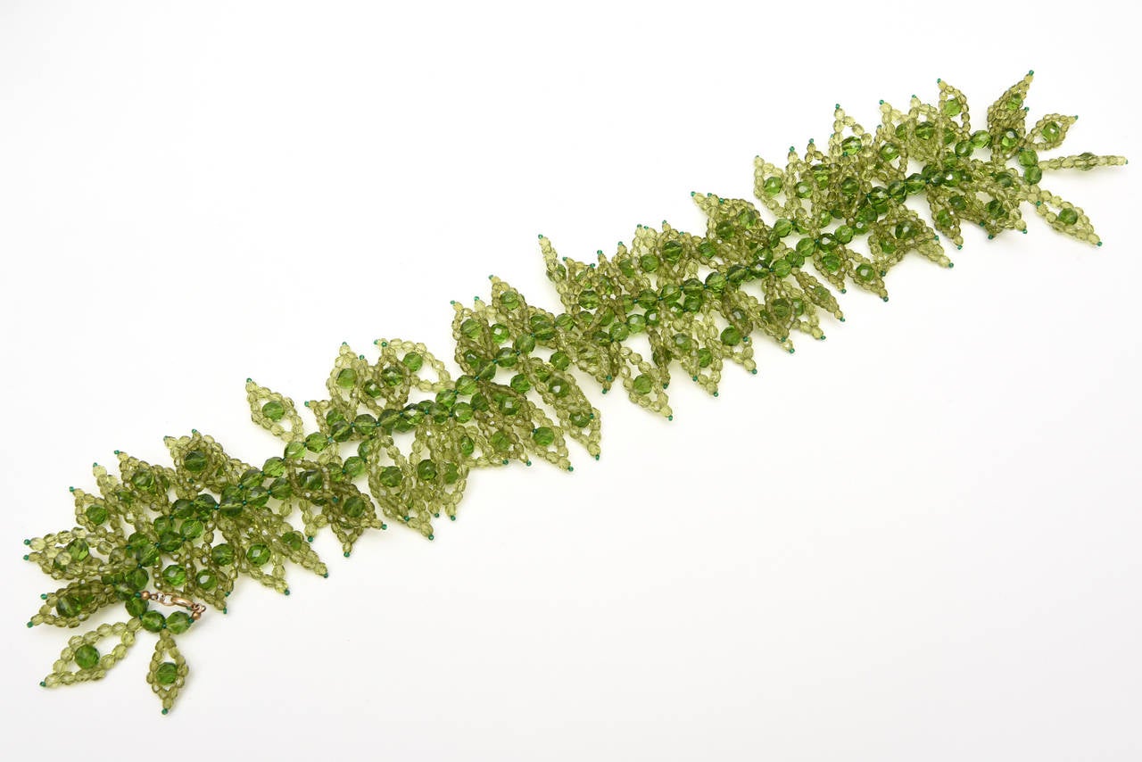 Women's Vintage Coppola e Toppo Chartreuse Kelly Green Beaded Wrap Necklace Italian For Sale