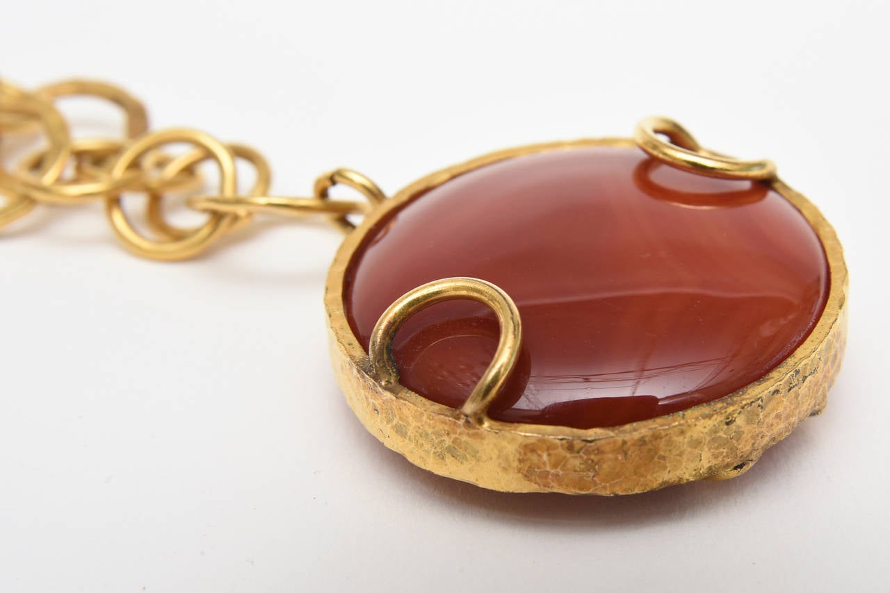 Sharron Yarro Hand Hammered Gold Plated Link and Carnelian Necklace Vintage In Good Condition For Sale In North Miami, FL