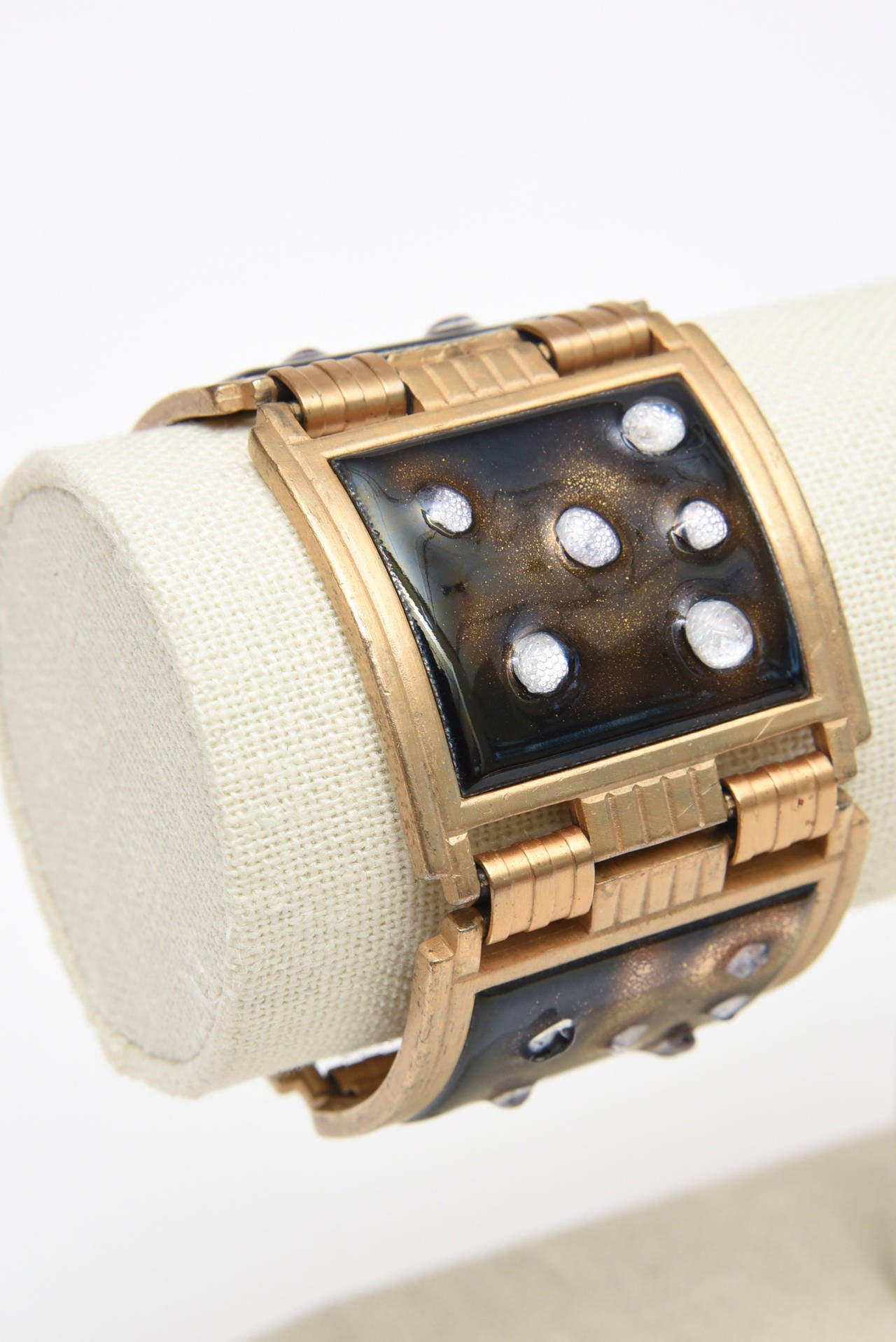 Vintage White and Brown Enamel Gold Plated Abstract Link Cuff Bracelet For Sale 1