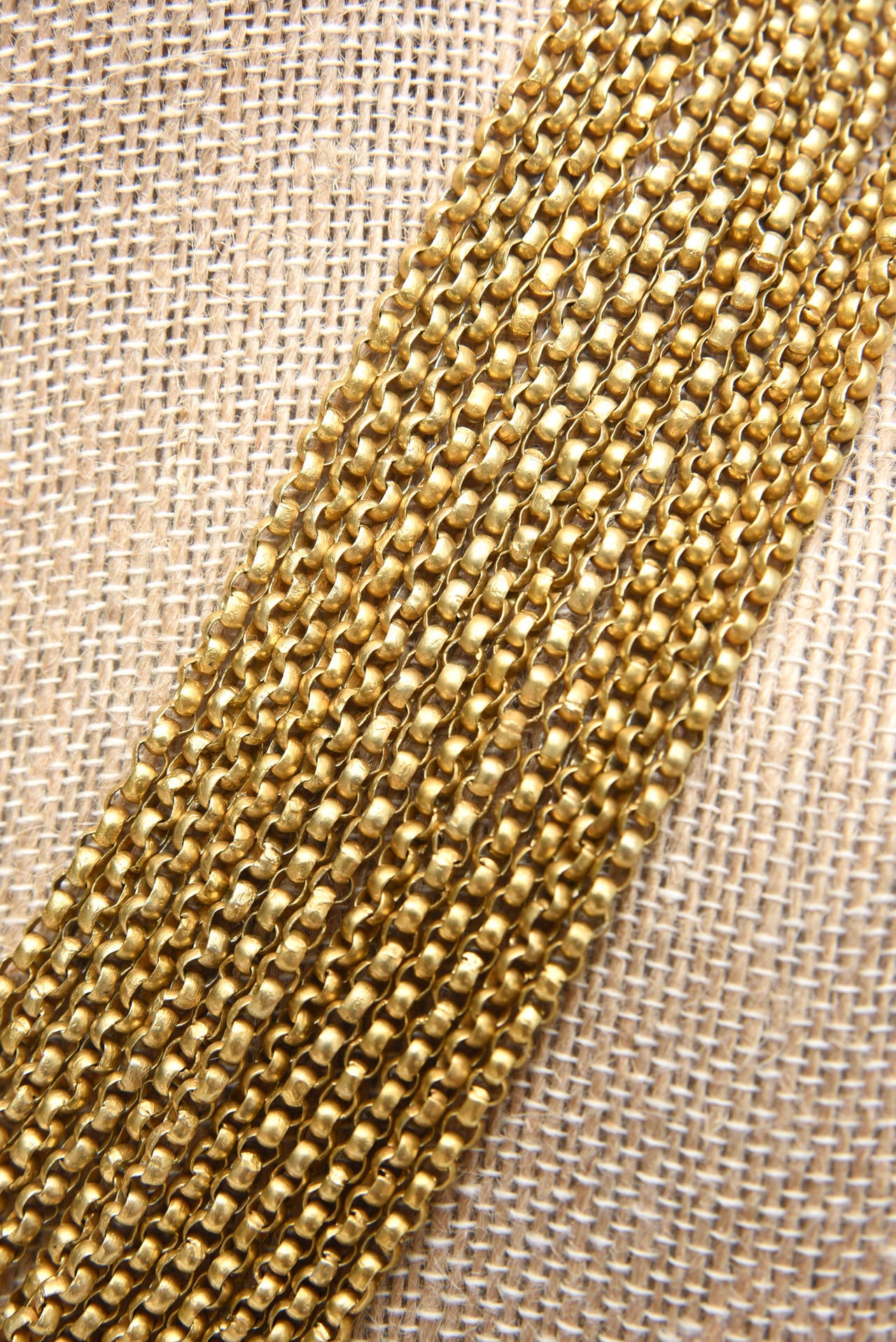 Collana con fili di perline in oro e argento con chiusura egiziana In condizioni buone in vendita a North Miami, FL