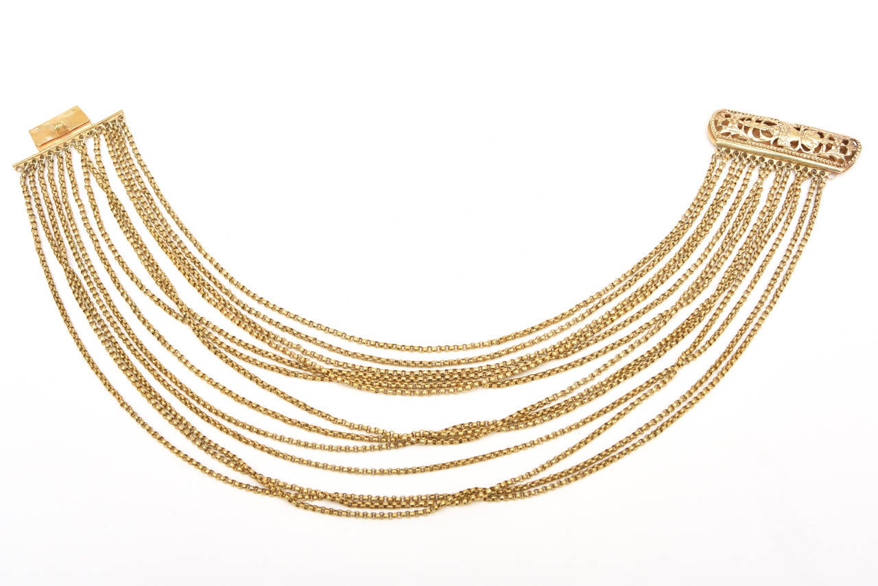 Donna Collana con fili di perline in oro e argento con chiusura egiziana in vendita