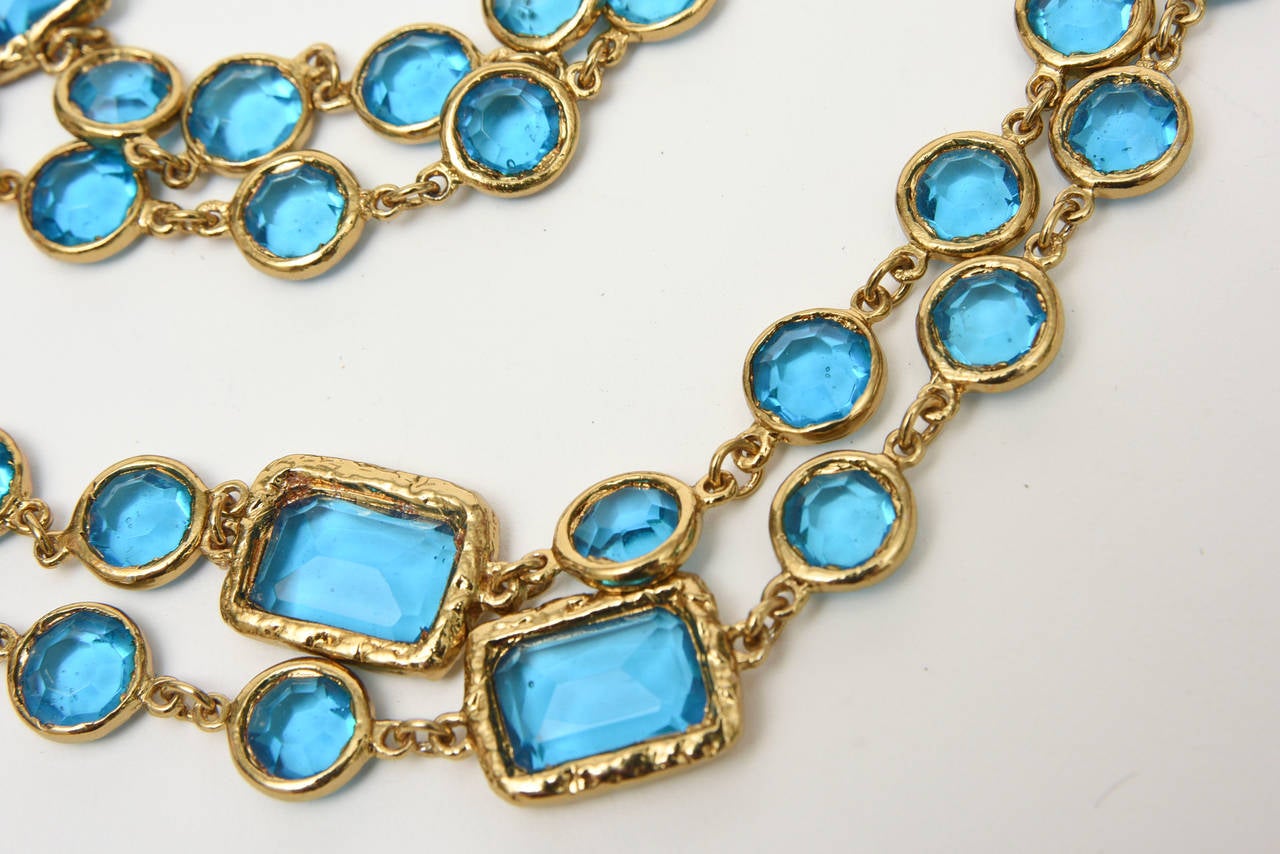 The luscious color of sapphire blue glass against the molten gold plated exterior of this signed Chanel chicklet necklace is arresting. An all season and day to evening necklace. Classic and timeless.
A vibrant hue of glass. It can be doubled or