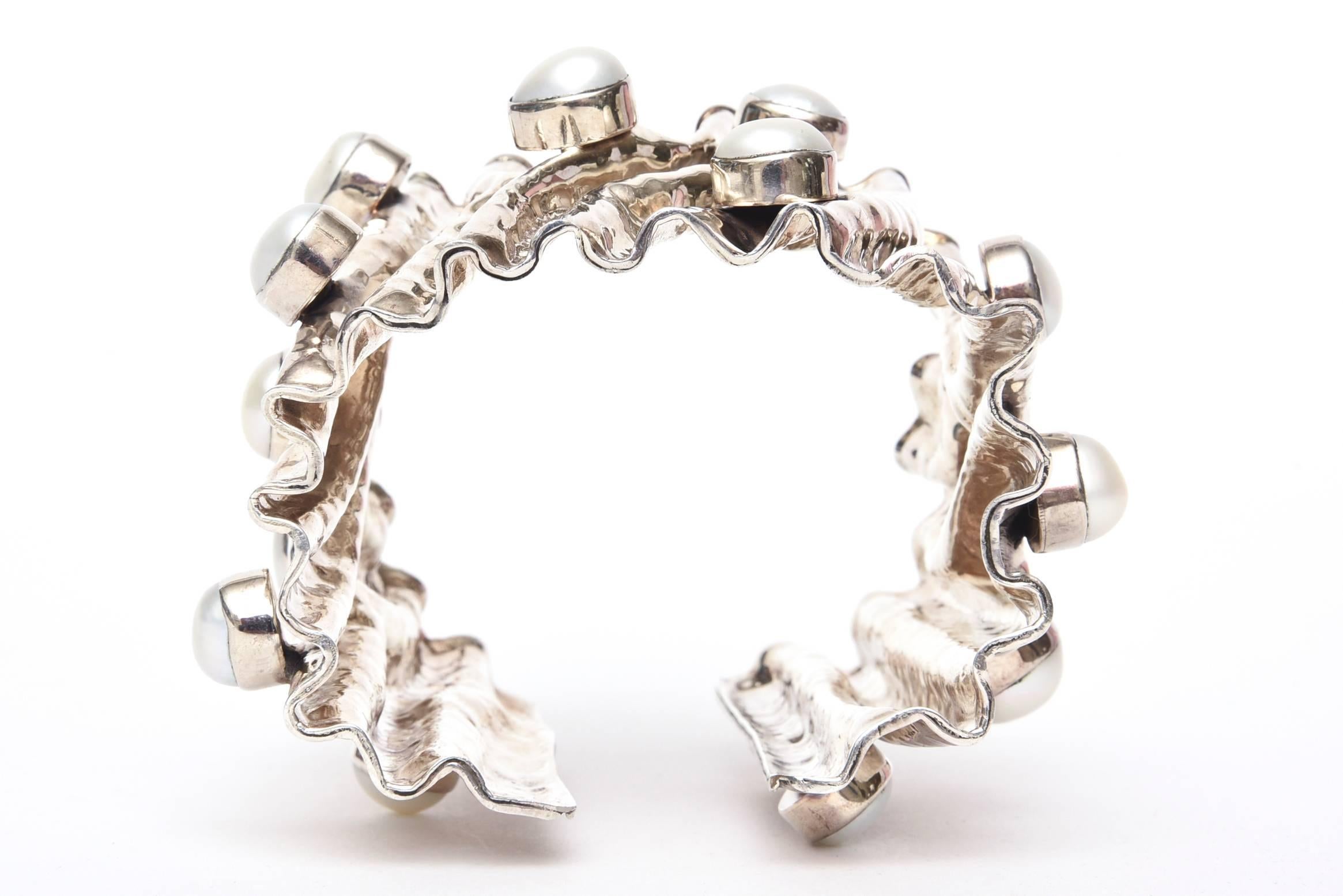 Grand bracelet manchette sculptural en argent sterling et perles, signé et poinçonné Bon état - En vente à North Miami, FL