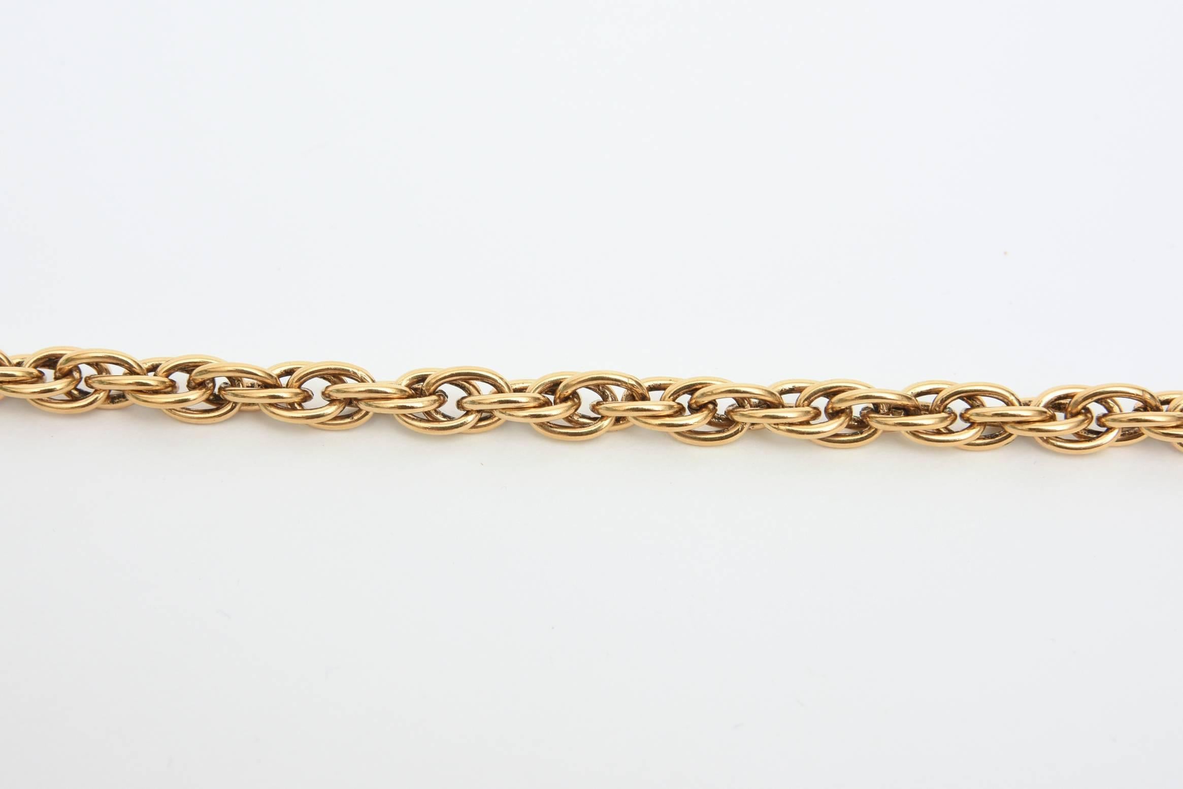Chanel Goldknoten und  Nacre-Perlenkette aus Kunstperlen  im Angebot 3