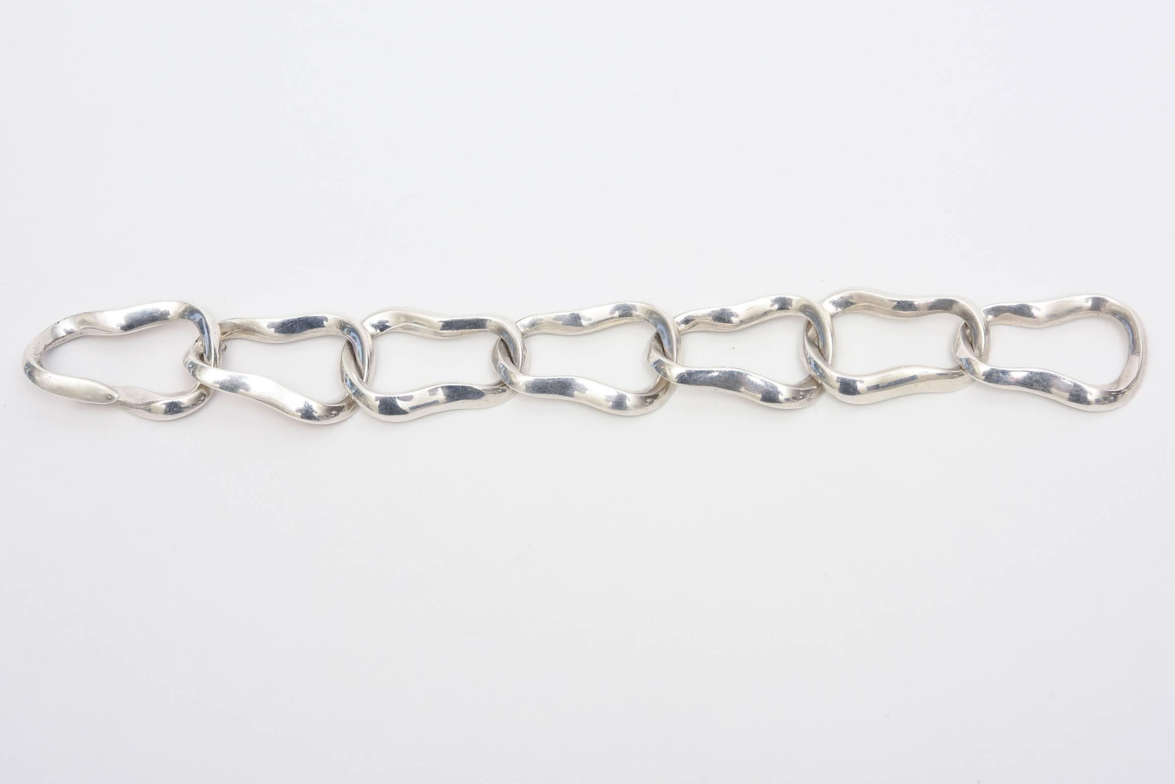 This stunning and sculptural vintage sterling silver hallmarked Angela Cummings for Tiffany link bracelet is hard to come by now and more on the rare side. Tiffany no longer produces these bracelets now for a long time. It is signed copyright 1986