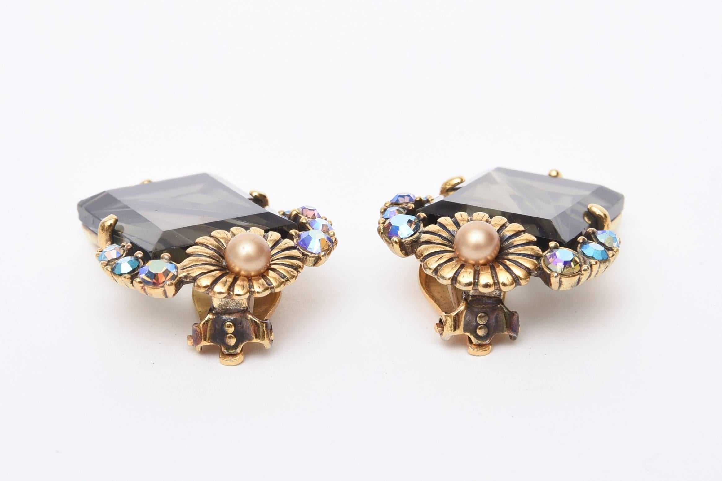 Elsa Schiaparelli Vintage Faceted Topaz Crystal Glass Clip on Earrings In Good Condition For Sale In North Miami, FL