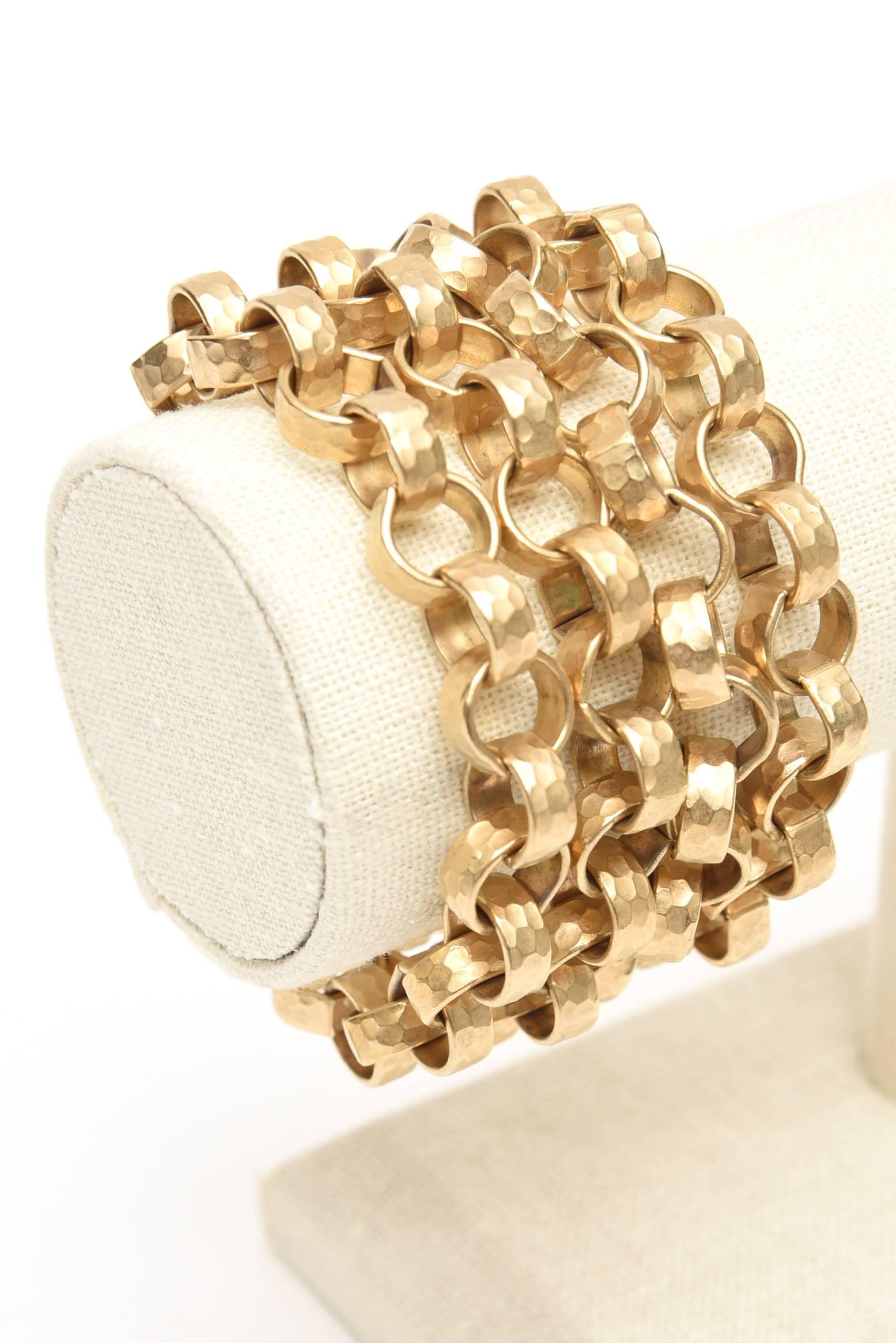 Givenchy Bracelet manchette à maillons vintage en métal doré avec chaîne Pour femmes en vente