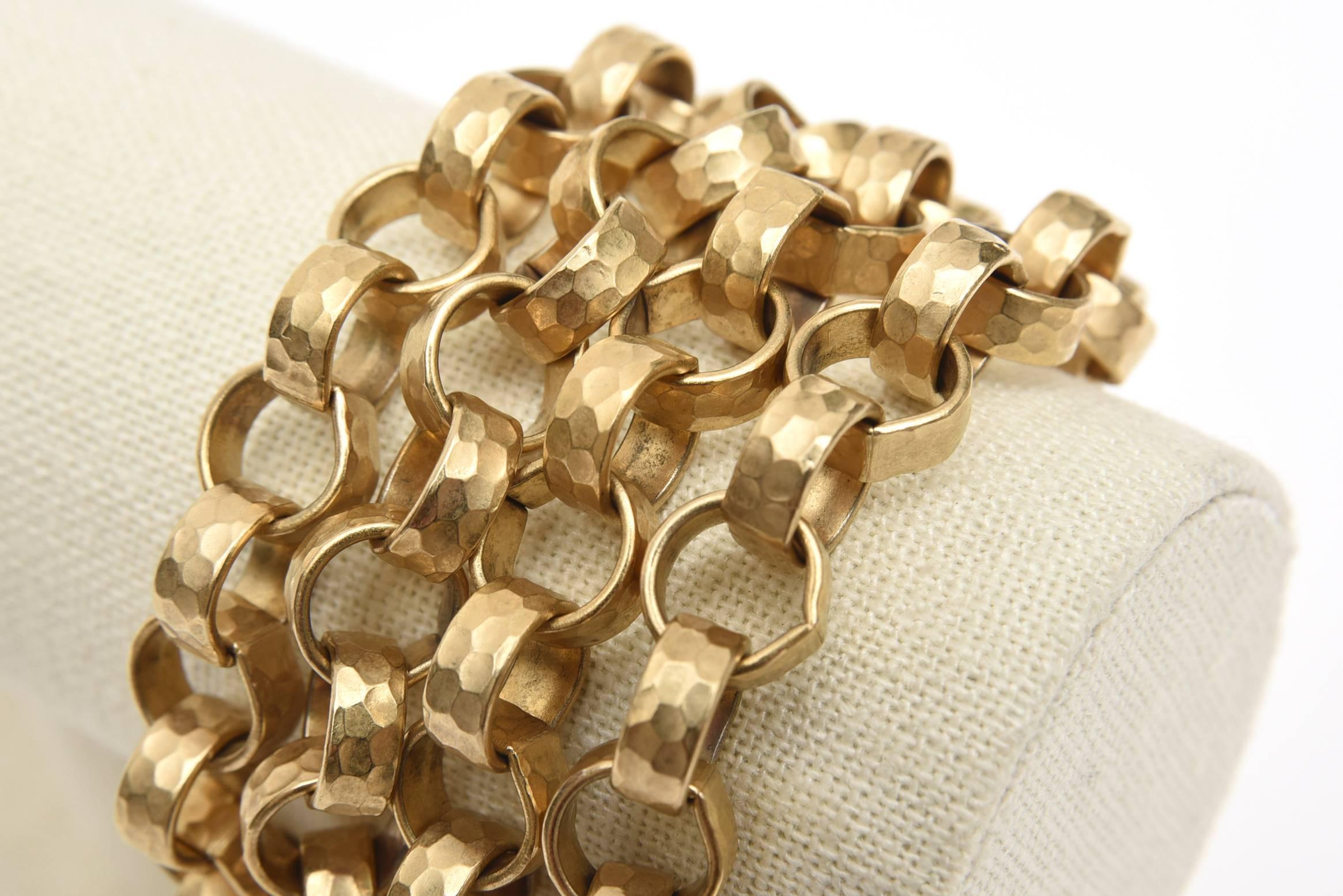 Givenchy Bracelet manchette à maillons vintage en métal doré avec chaîne en vente 3