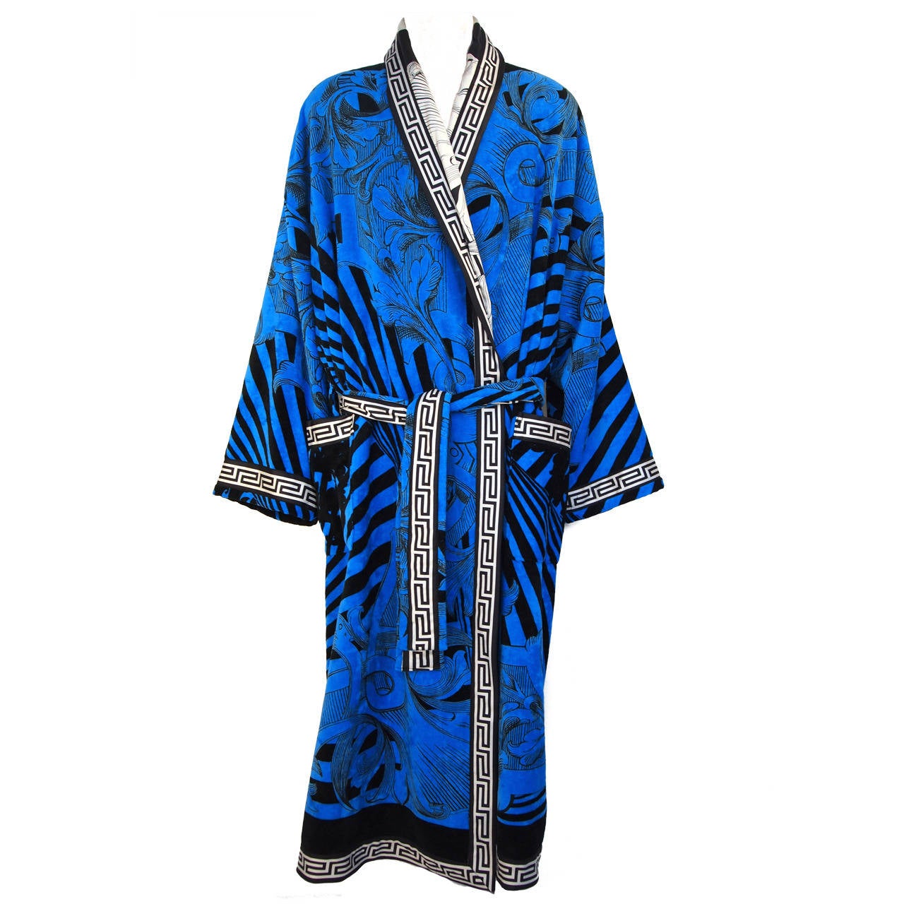 Uitreiken Voorloper Sicilië Versace Silk Robe - For Sale on 1stDibs | versace robe sale, versace silk  robes, versace robes