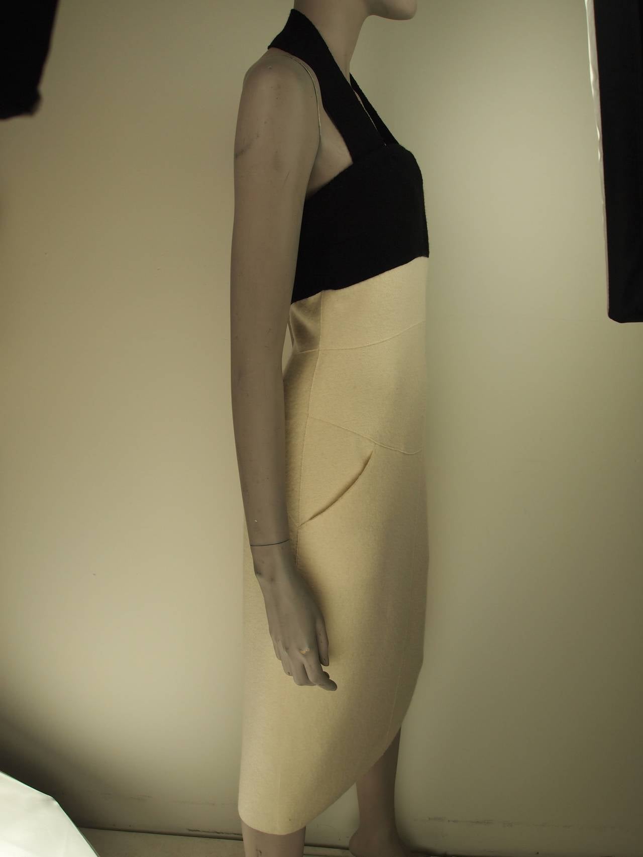 Chanel, autumn/winter 1999,creme and black colorblock sheath halter dress with removable shoulder strap, two front pockets at waist and back button,concealed zip closure and fully lined in silk.
Bust 32”, Waist 28”, Hip 19”, Length 44”
Fabric