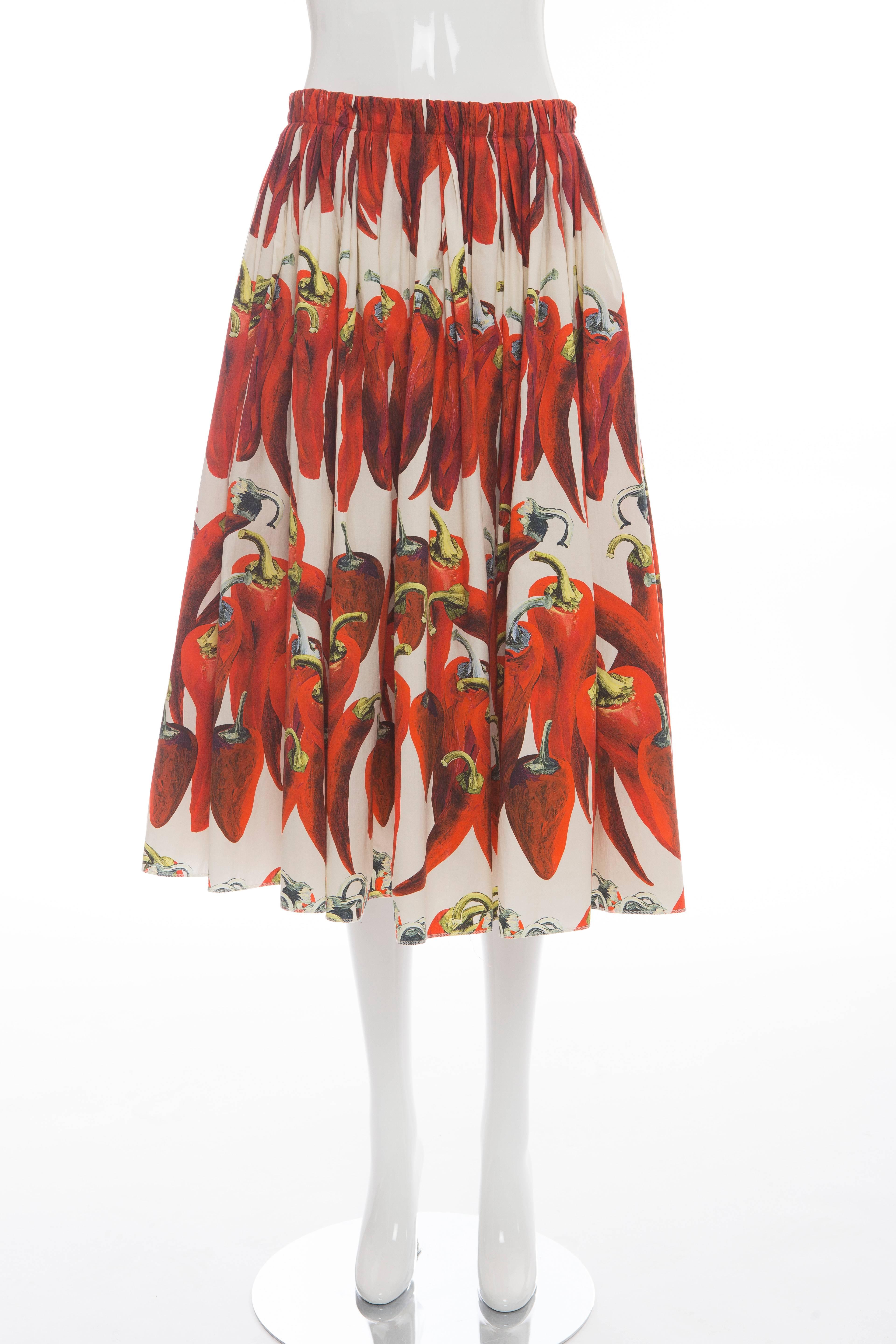 Dolce & Gabbana, Spring 2012 cotton pleated chili pepers skirt with back zip and hook closure.

IT. 40
US. 4

Waist 28
