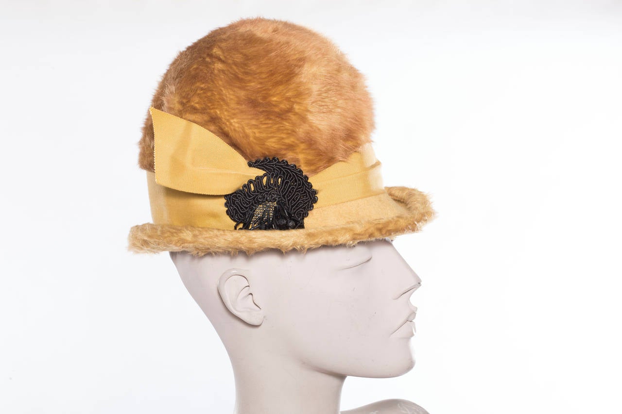 Schiaparelli Circa 1950s hat with grosgrain trim.

Circumference: 22