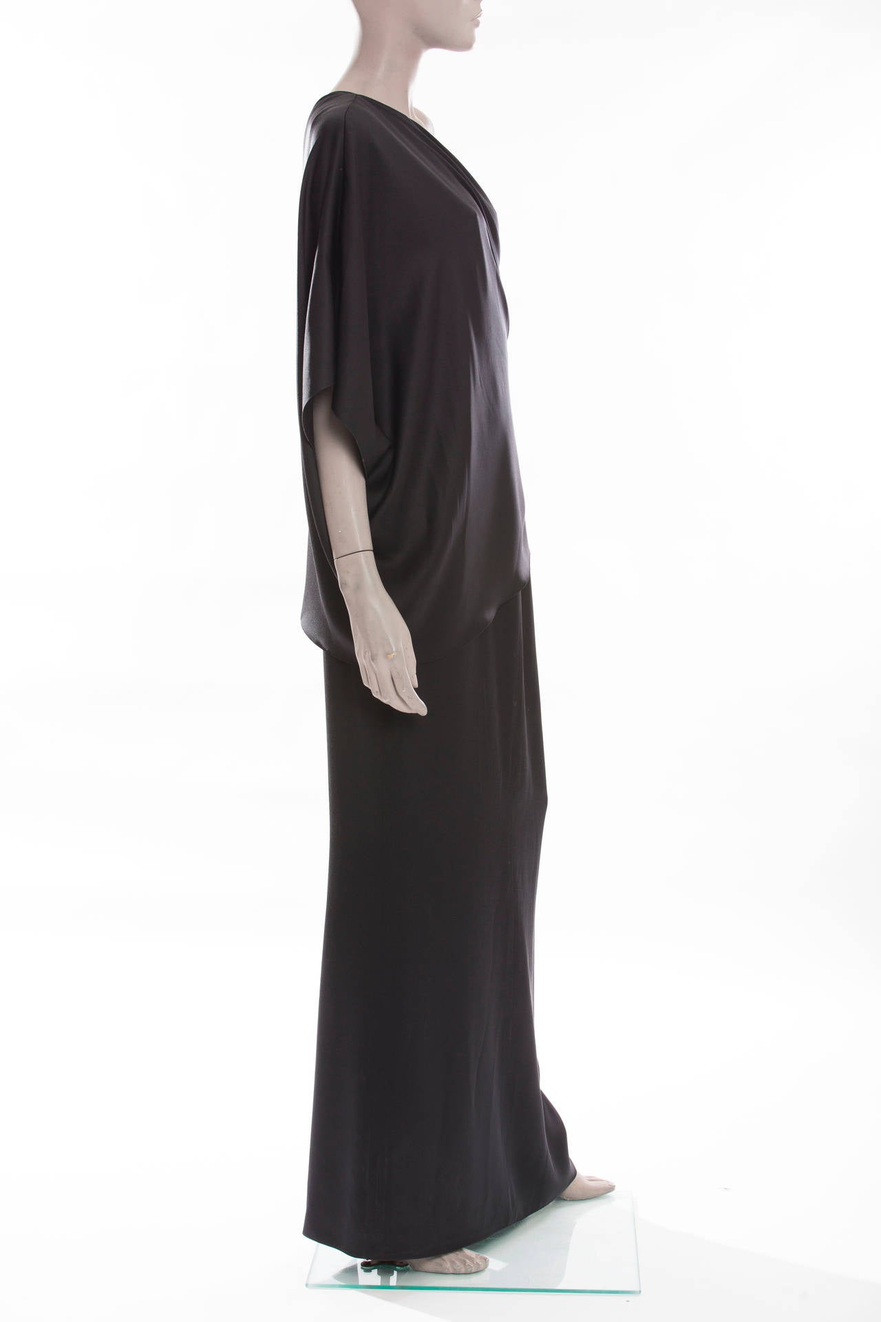 Chanel, Cruise 2009 black one-shoulder silk evening dress with ruching at side, slit at back, and concealed side zip closure.
Bust 38”, Waist 30”, Hip 40”, Length 59.5”
EU.42, US 10