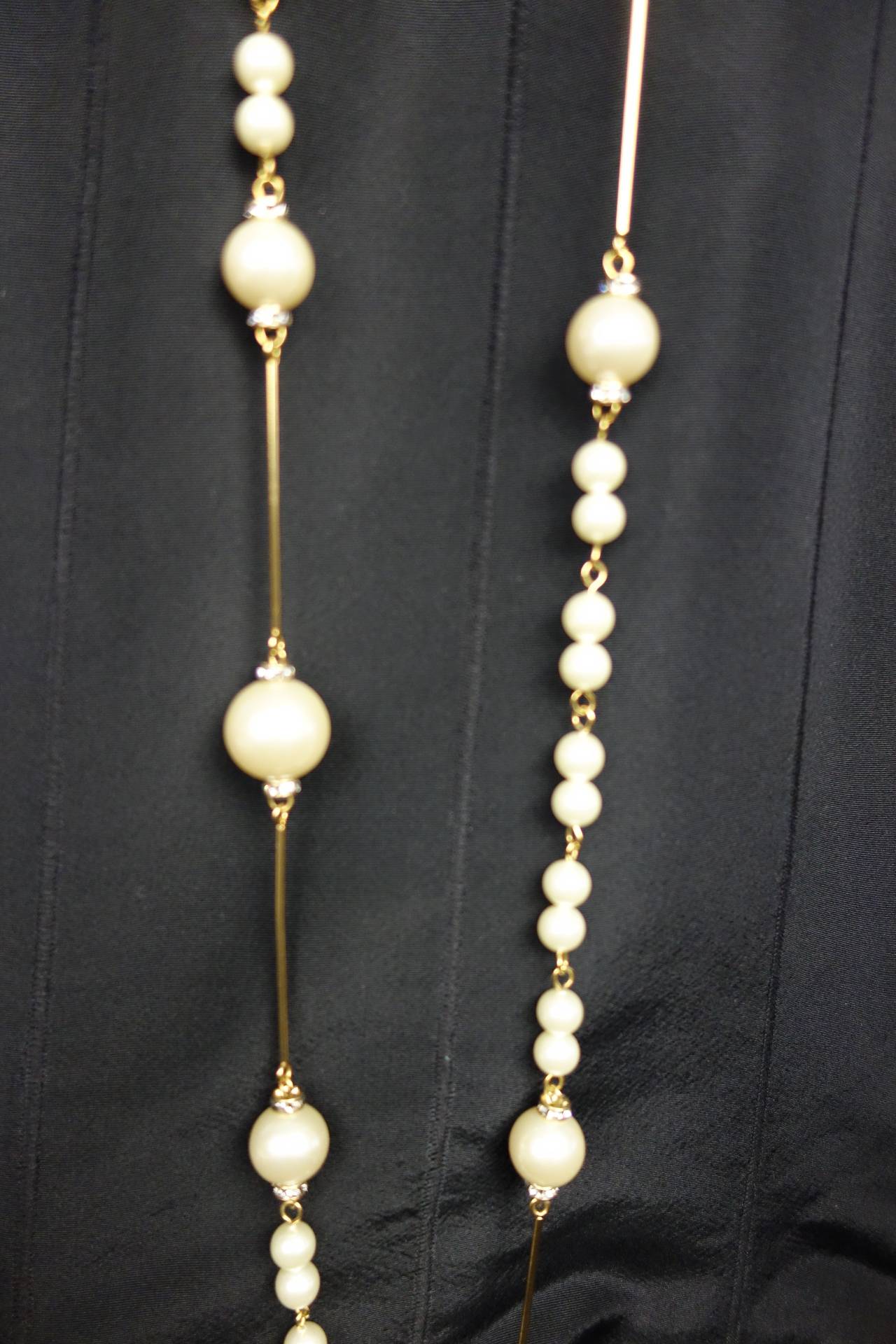 Chanel Long Pearl Necklace Autumn/Winter 2001-2002 For Sale 5