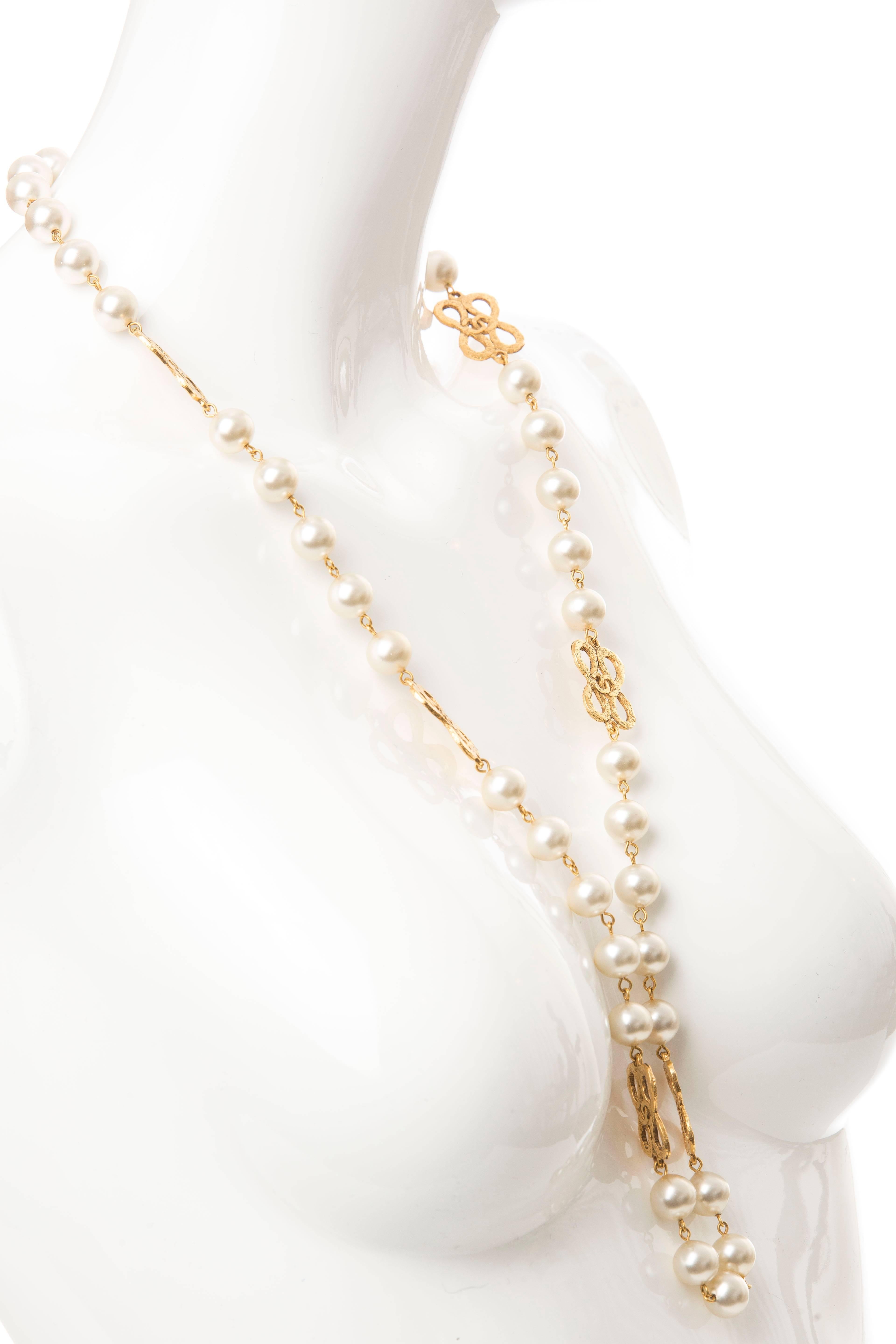 1980s Chanel Pearl Necklace  In Excellent Condition In Cincinnati, OH