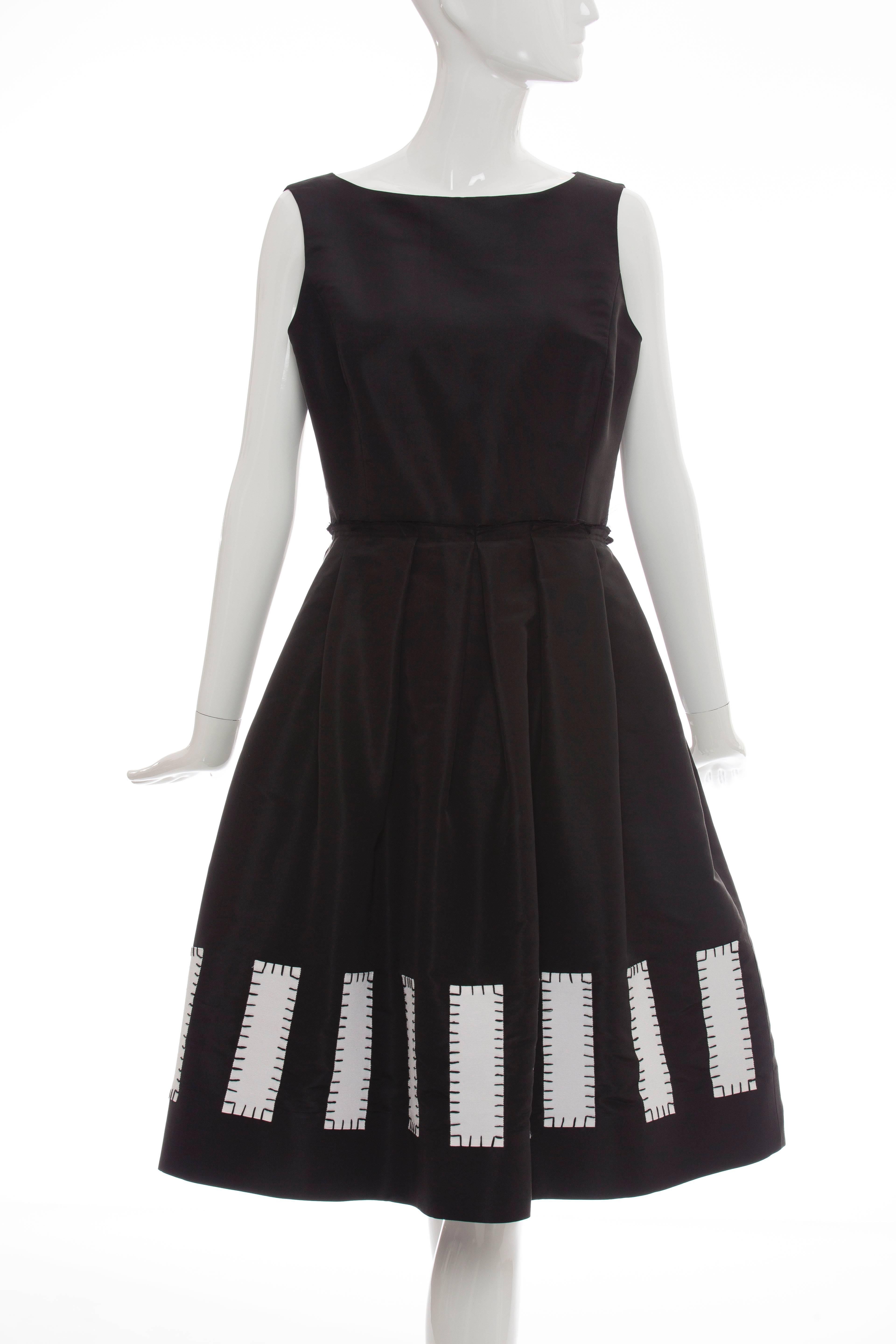 Women's Oscar De la Renta Runway Sleeveless Black Silk Faille Dress, Spring 2006 For Sale