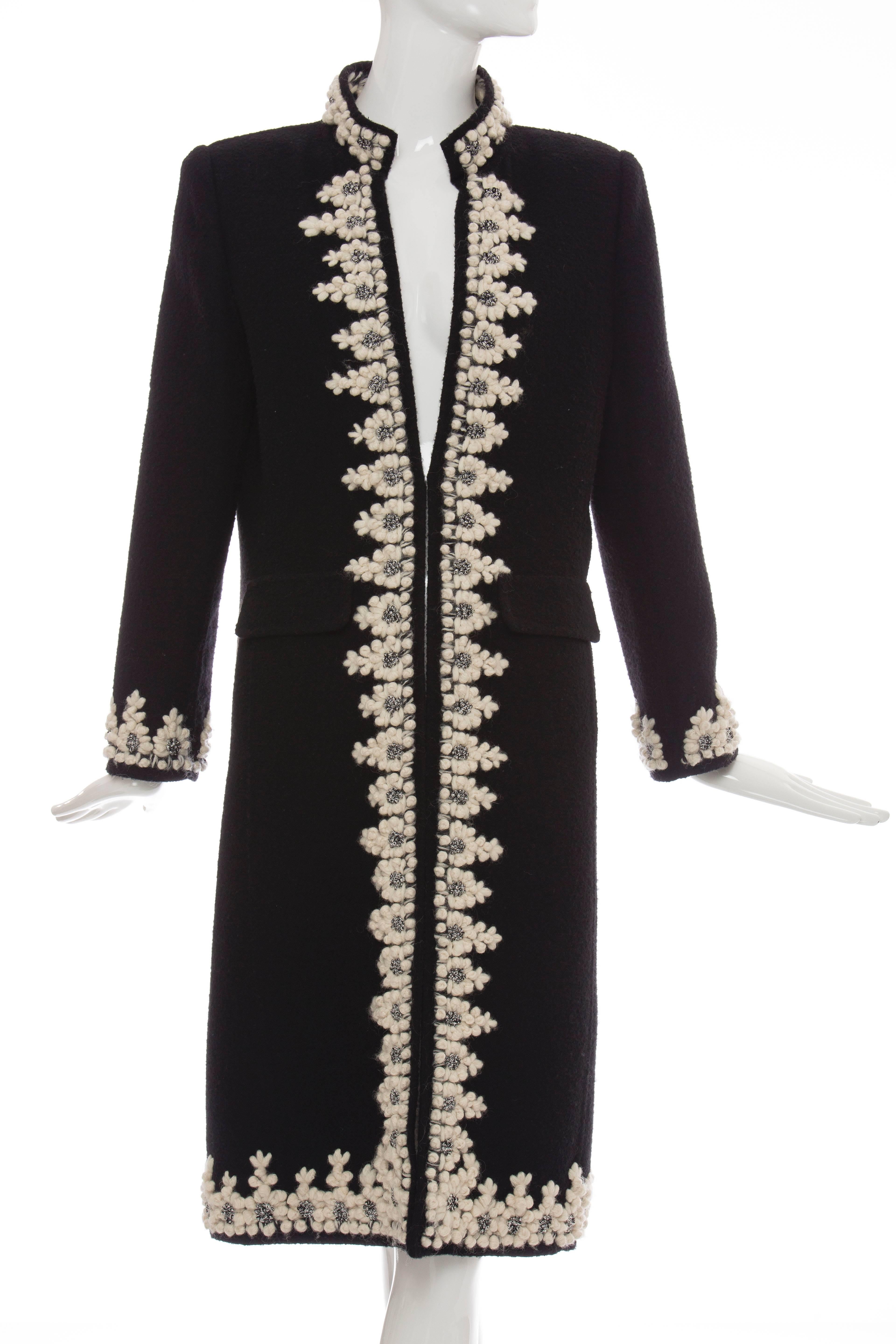 Oscar De la Renta, Fall 2001 black wool open front coat with cream embroidery and two front pockets.

US. 8

Bust: 40, Waist: 38 Hips 40, Length: 42, Sleeve 23.5, Shoulder: 16