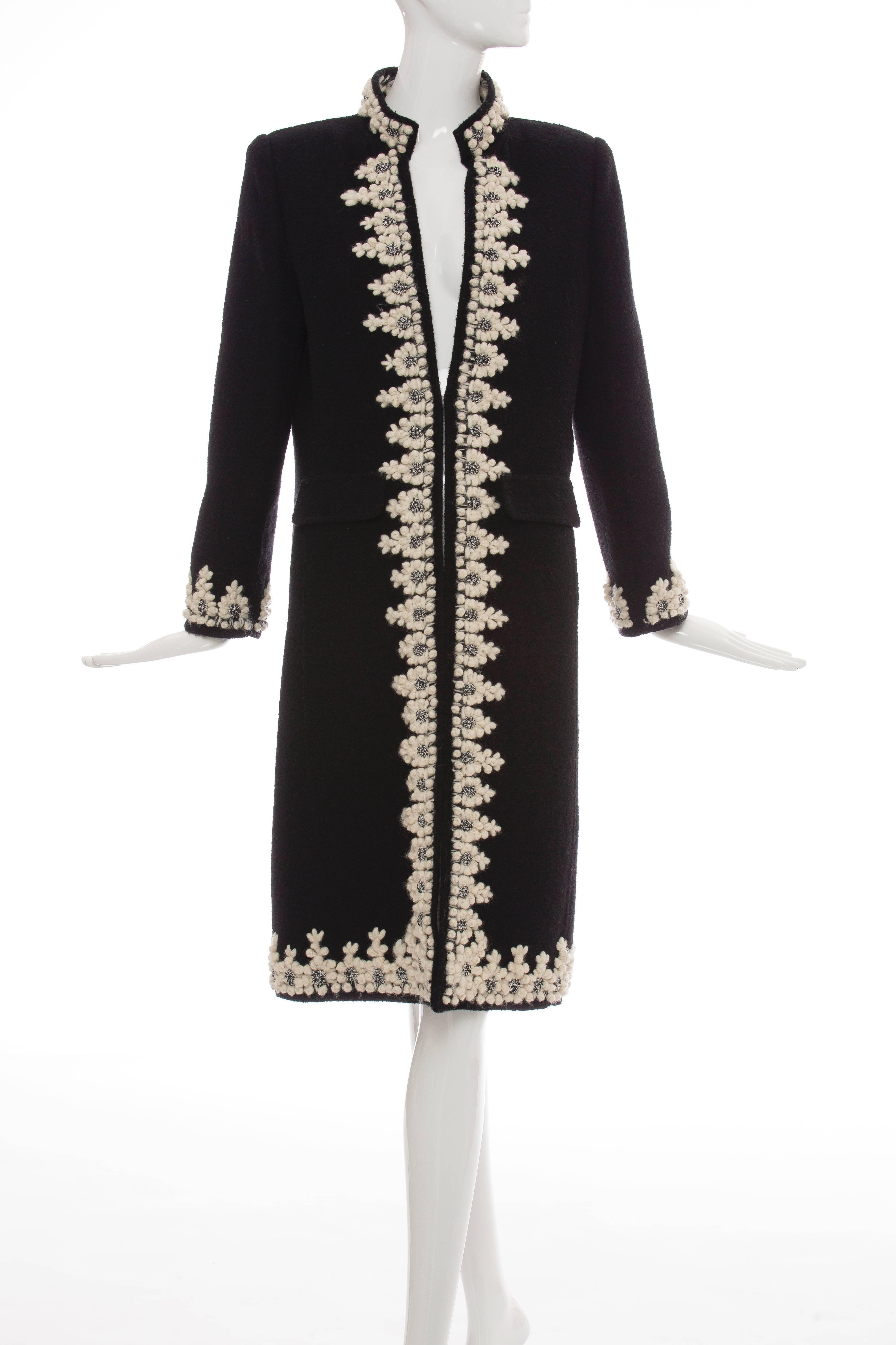 Oscar De la Renta Black Wool Cream Embroidered Open Front Coat, Fall 2001 In Excellent Condition For Sale In Cincinnati, OH