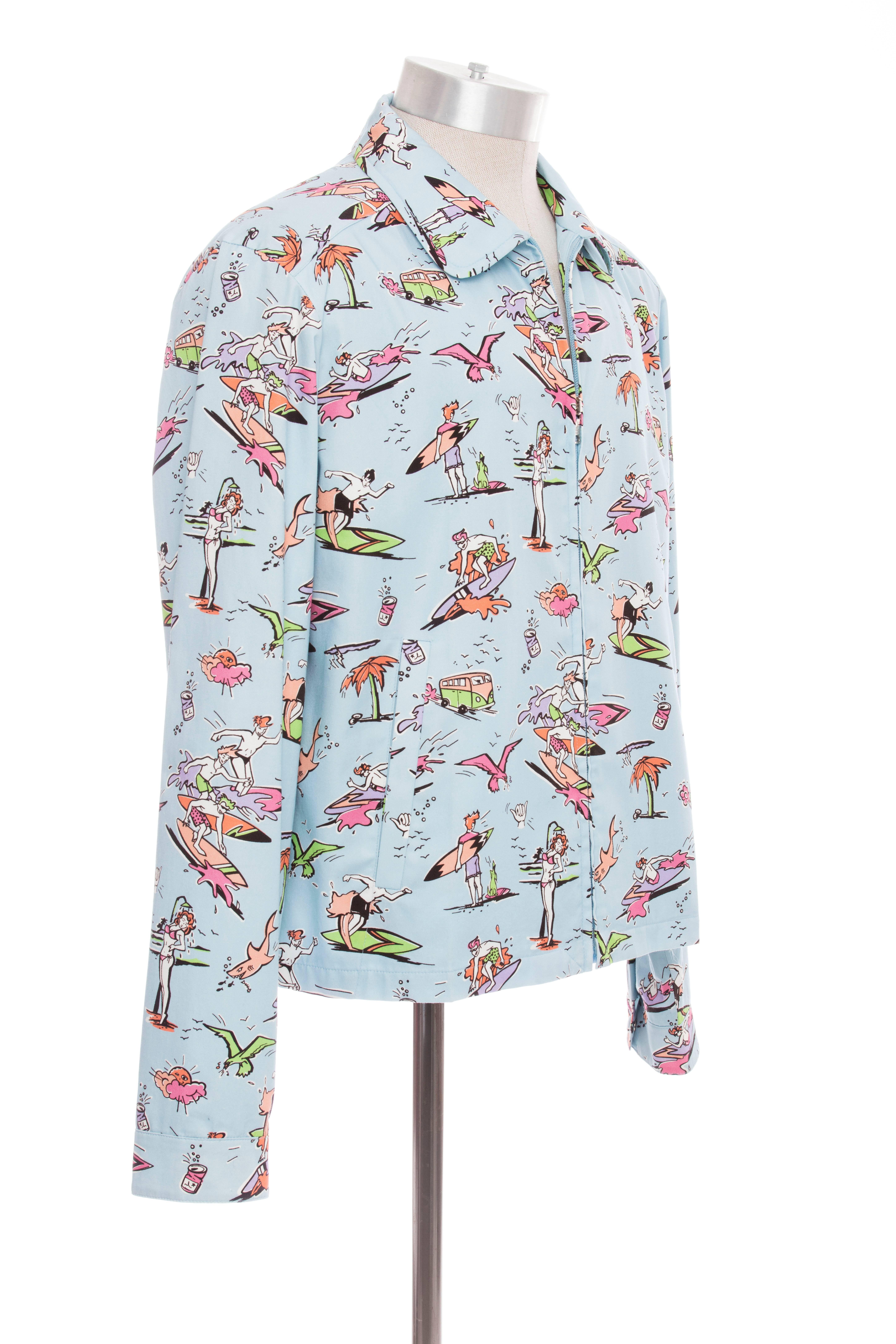  Prada, Frühjahr 2012, Herrenjacke aus Baumwolle mit durchgehendem Surf-Print, Reißverschluss vorne, zwei Taschen und vollständig gefüttert.

Brust 44