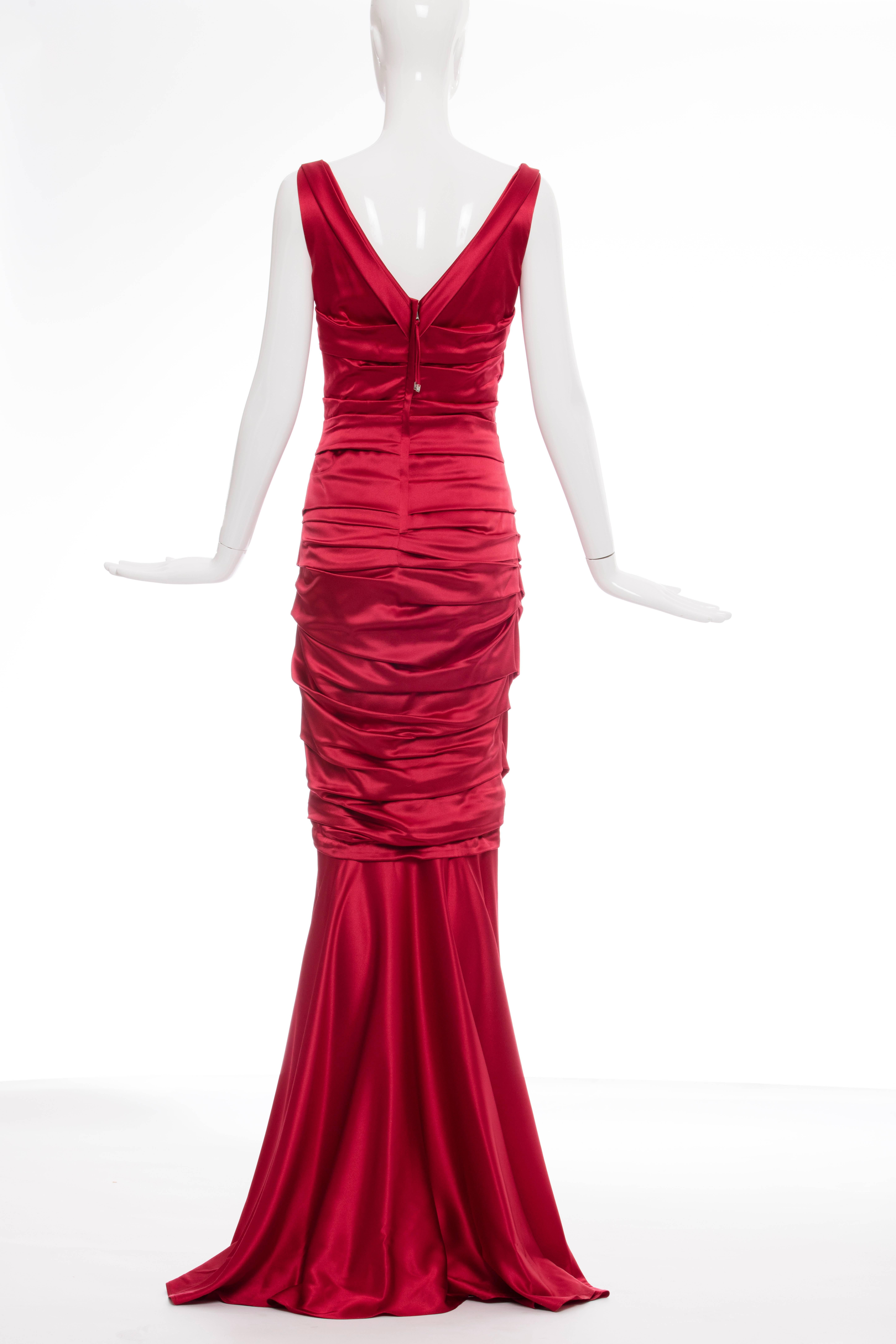 Dolce & Gabbana Red Silk Evening Dress In Excellent Condition In Cincinnati, OH