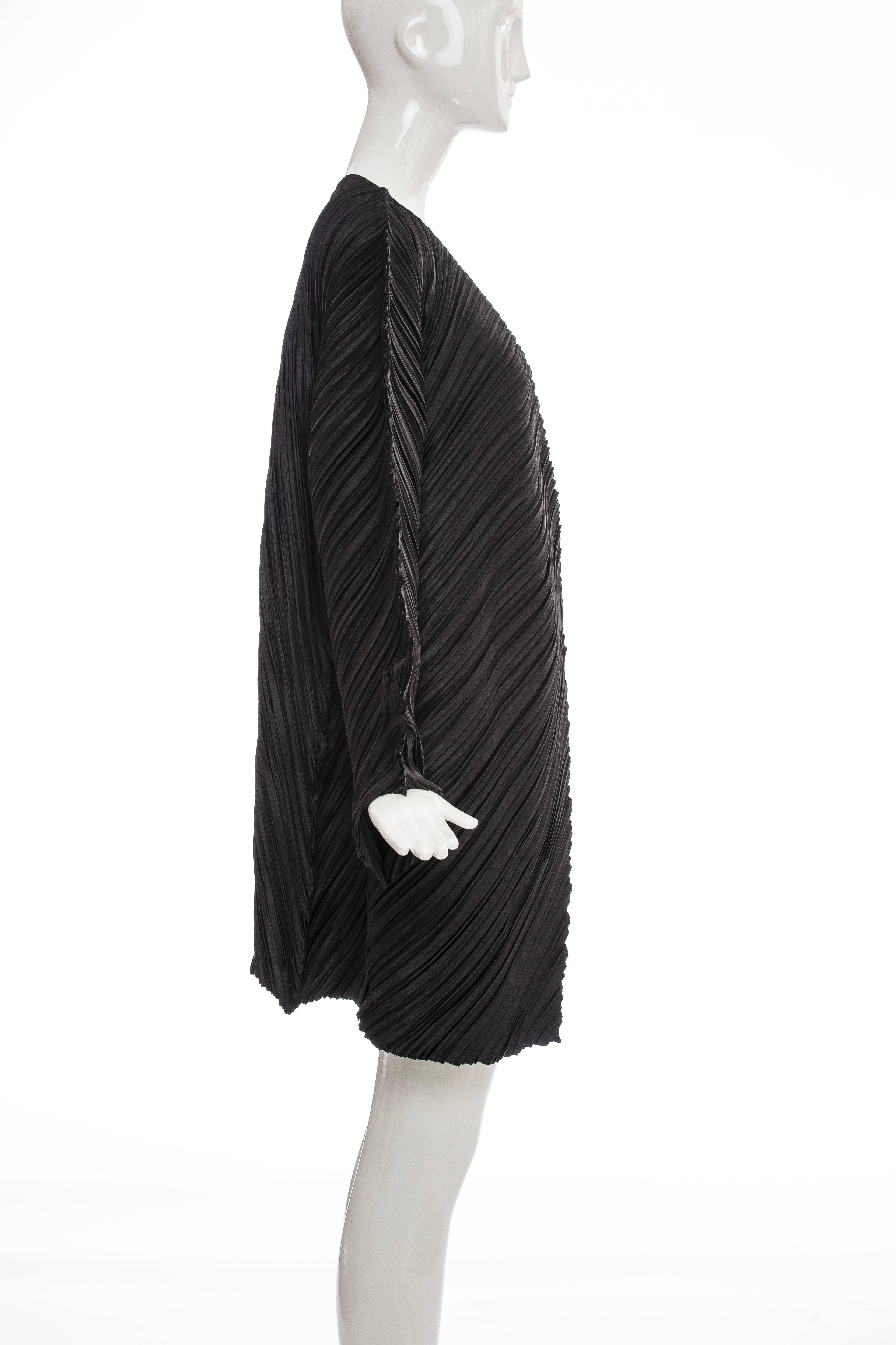 Issey Miyake Black Pleated Cocoon Jacket, Spring 1995 In Excellent Condition In Cincinnati, OH