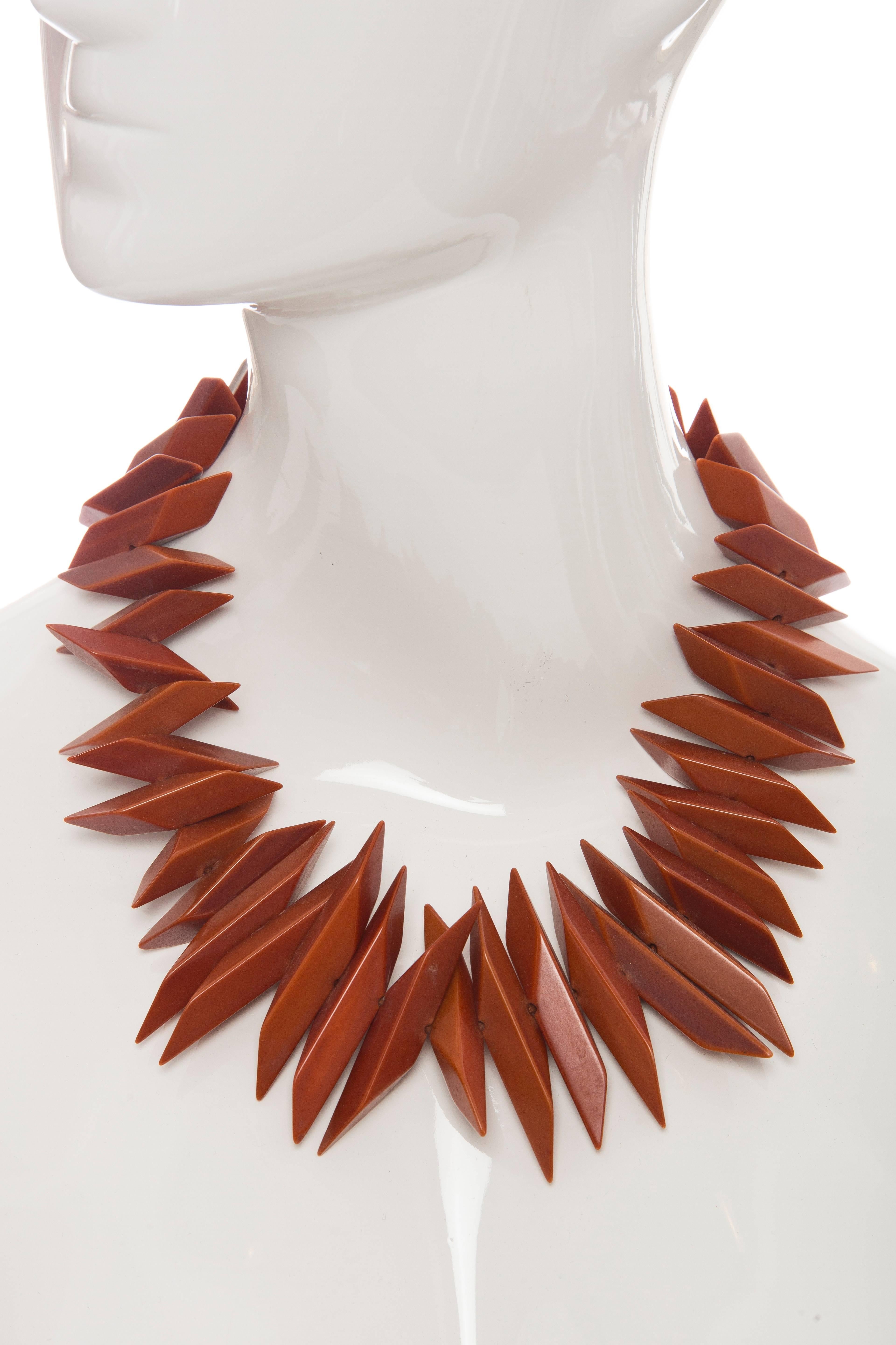 Geometric bakelite necklace, circa 1930's.

Measures: 20 inches end to end