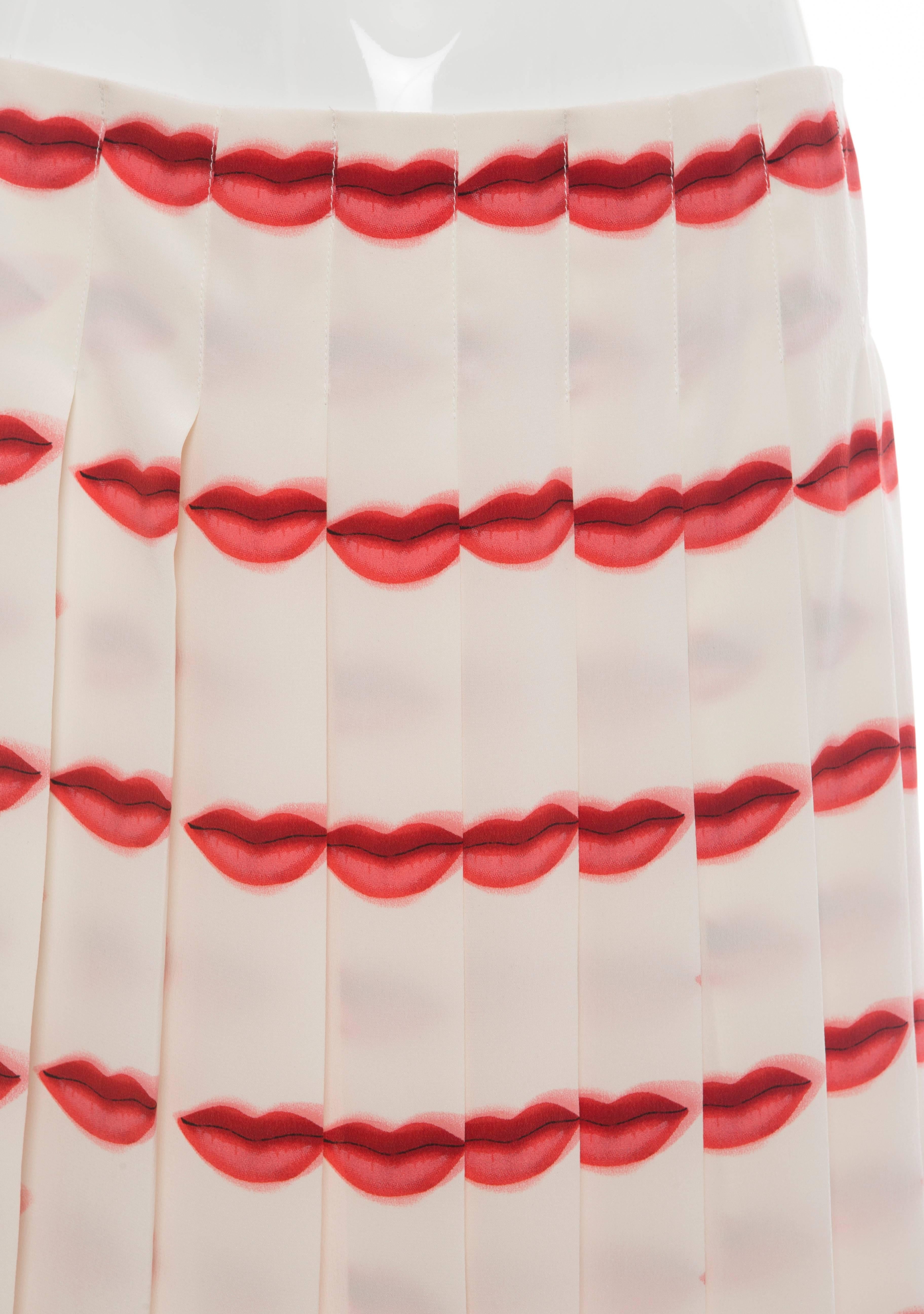 Prada Silk Pleated Lip Print Skirt, Spring - Summer 2000 In Excellent Condition In Cincinnati, OH