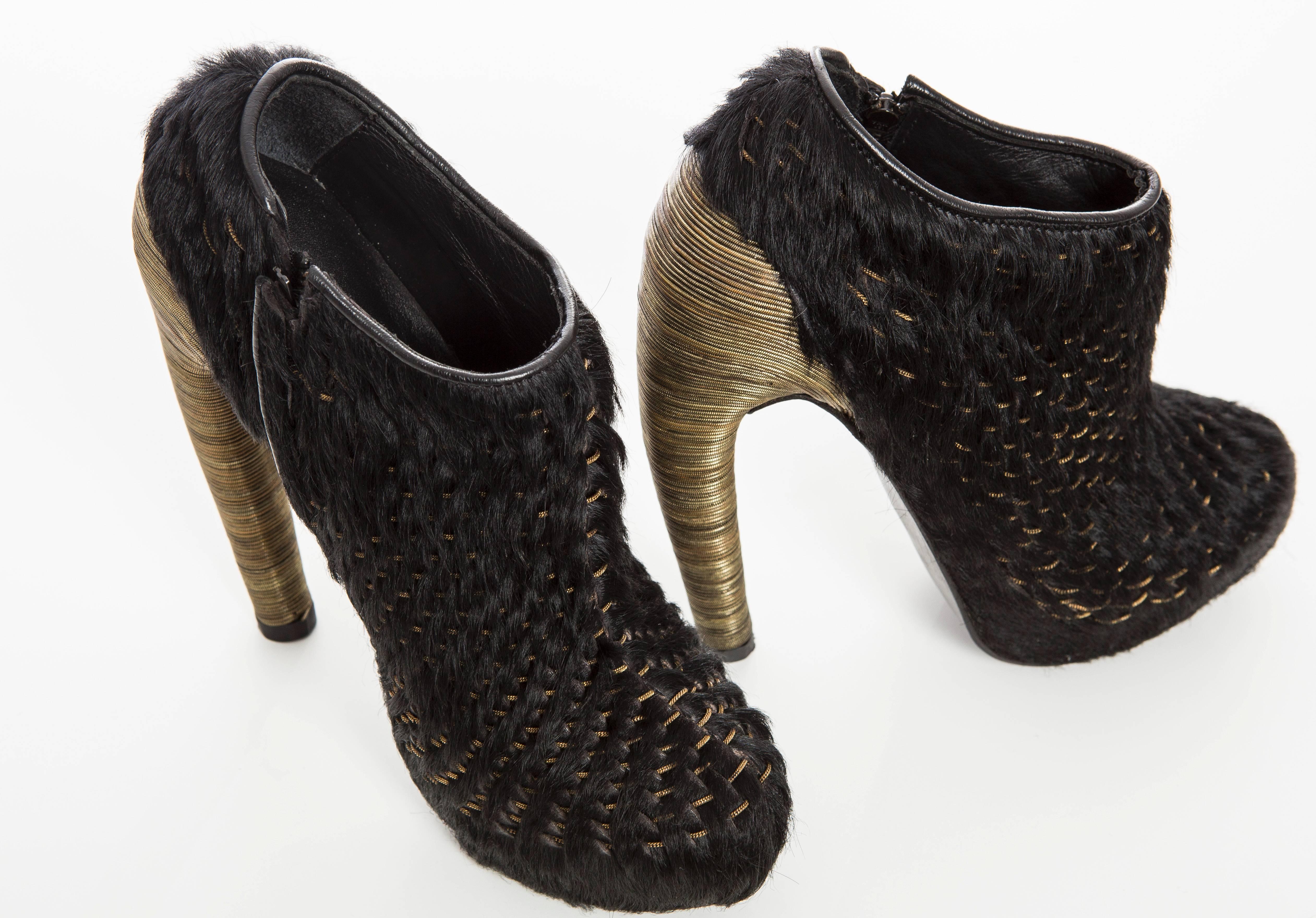 Iris Van Herpen Handmade Black Pony Hair Boots With Snake Chain Heels, Fall 2014 In Excellent Condition In Cincinnati, OH