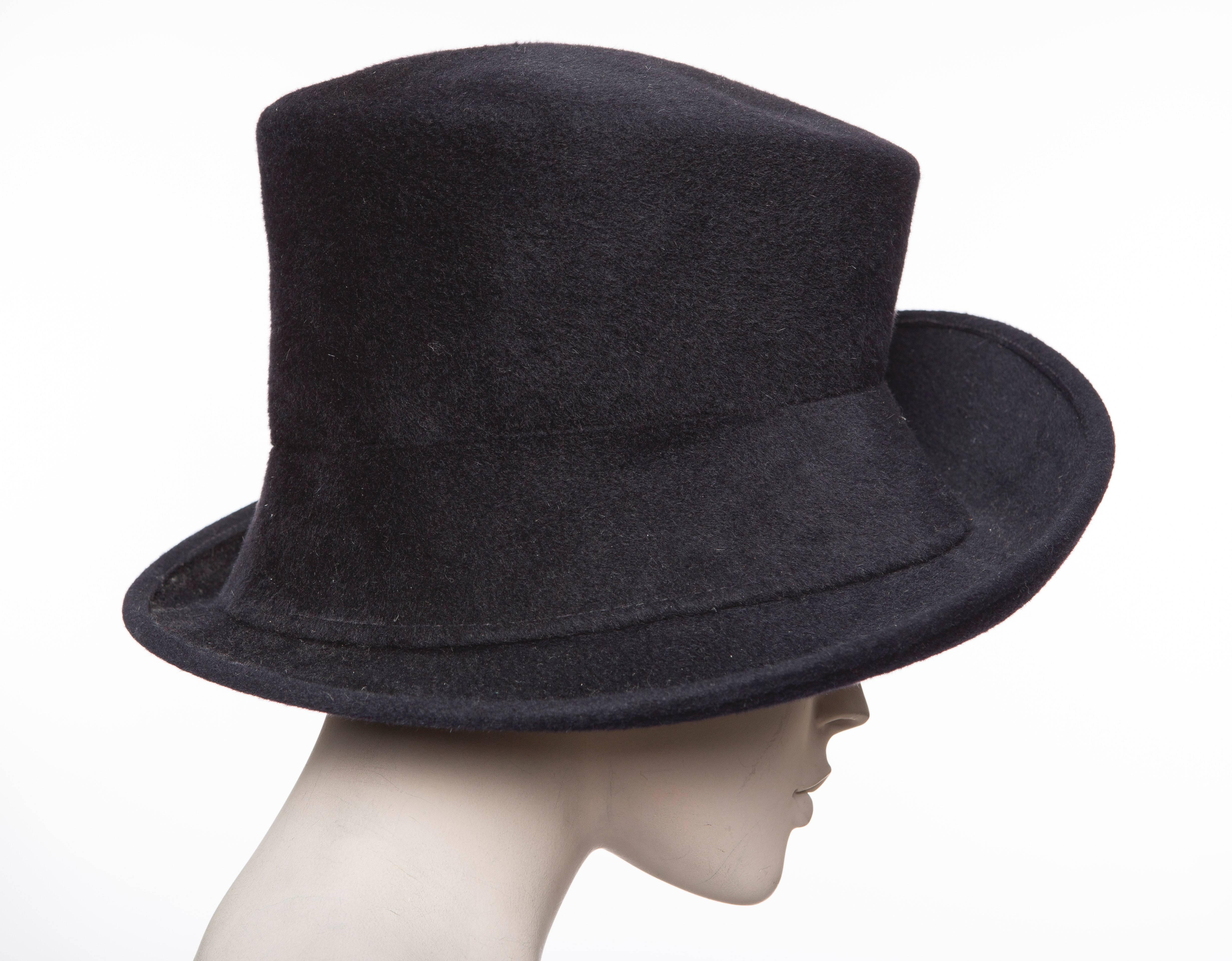 Philip Treacy Navy Blue Wool Felt Hat In Excellent Condition In Cincinnati, OH