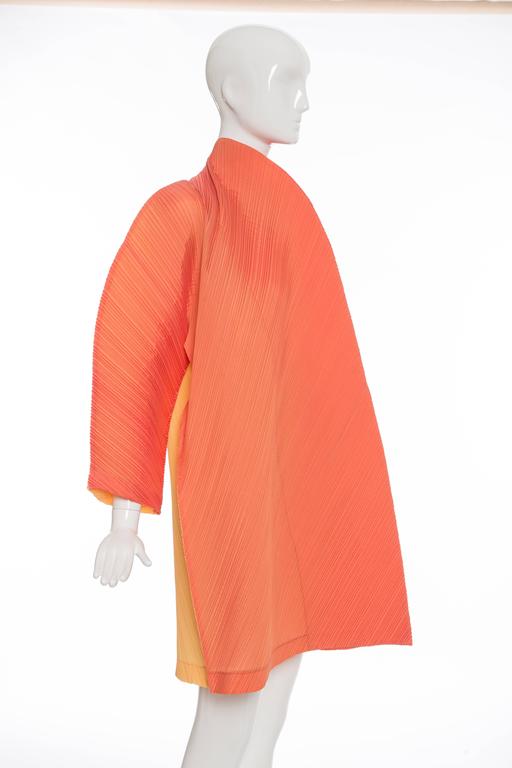 ISSEY MIYAKE Bias Pleated Cocoon Oversized Outerwear tailored jacket IM51-FA805 green L