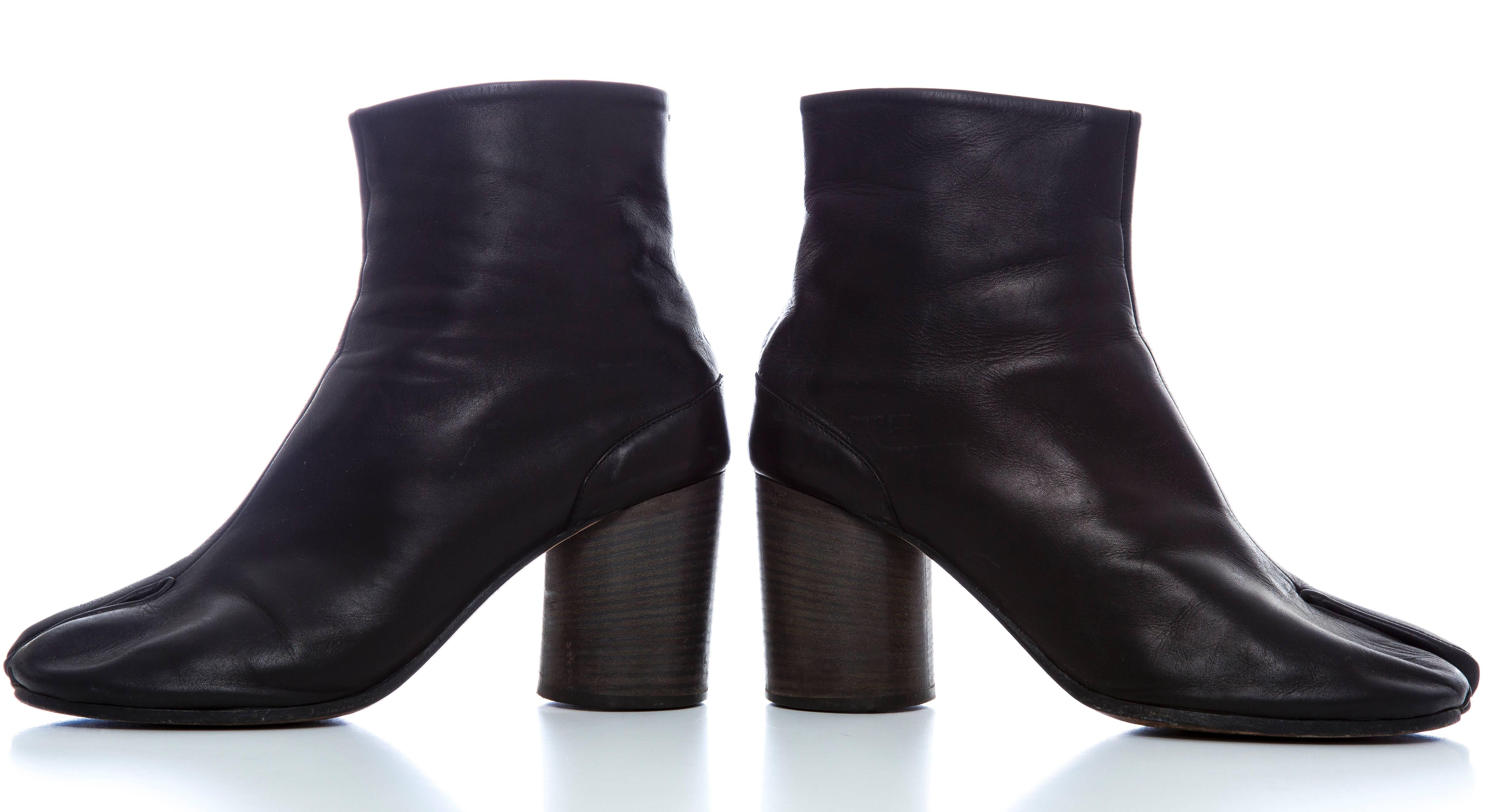 Maison Martin Margiela black leather Tabi ankle boots with tonal stitching, stacked heels and hook closures at backs.

EU. 41
US. 11

Heels: 3.25