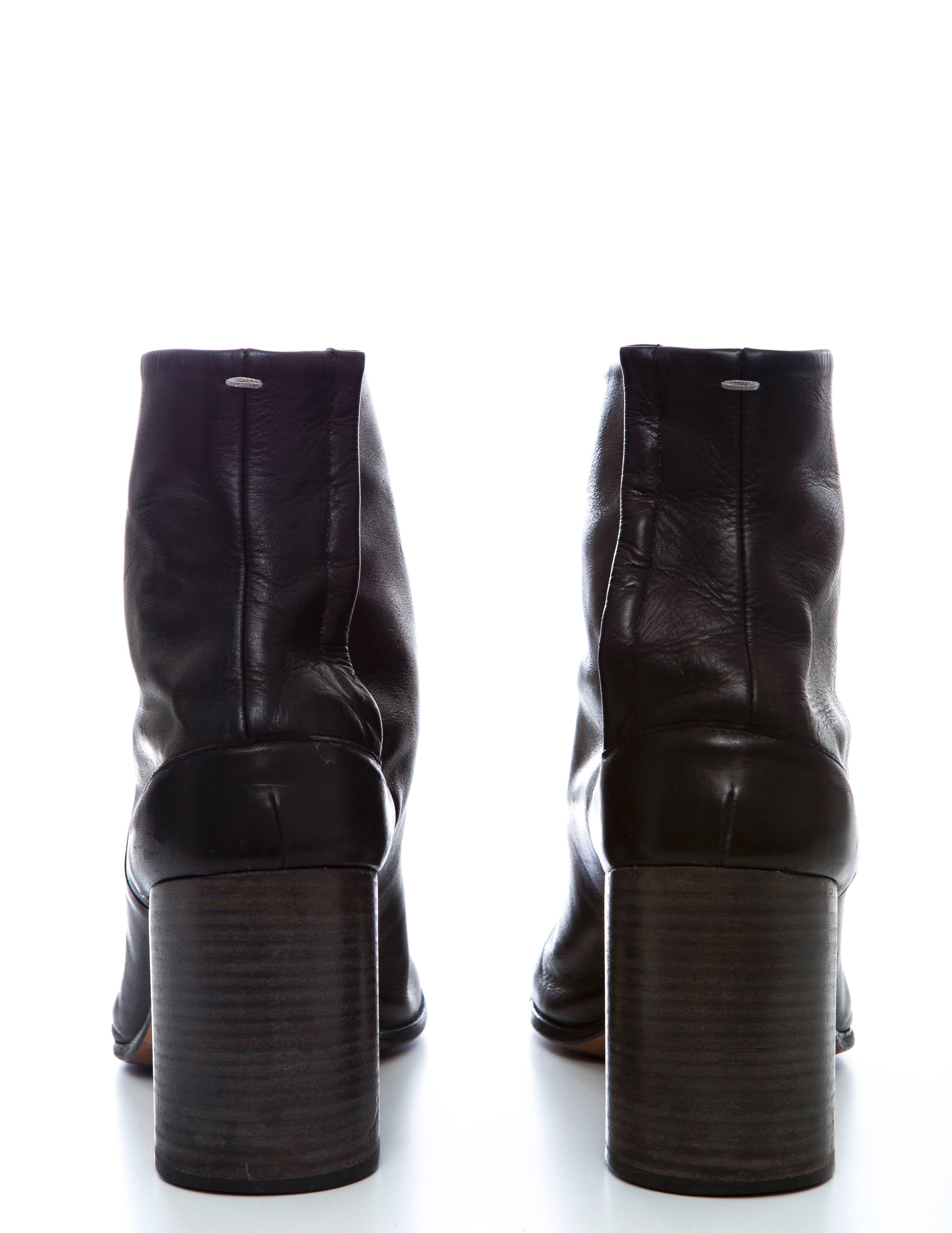 Maison Martin Margiela Black Leather Tabi Ankle Boots With Stacked Heel In Good Condition In Cincinnati, OH