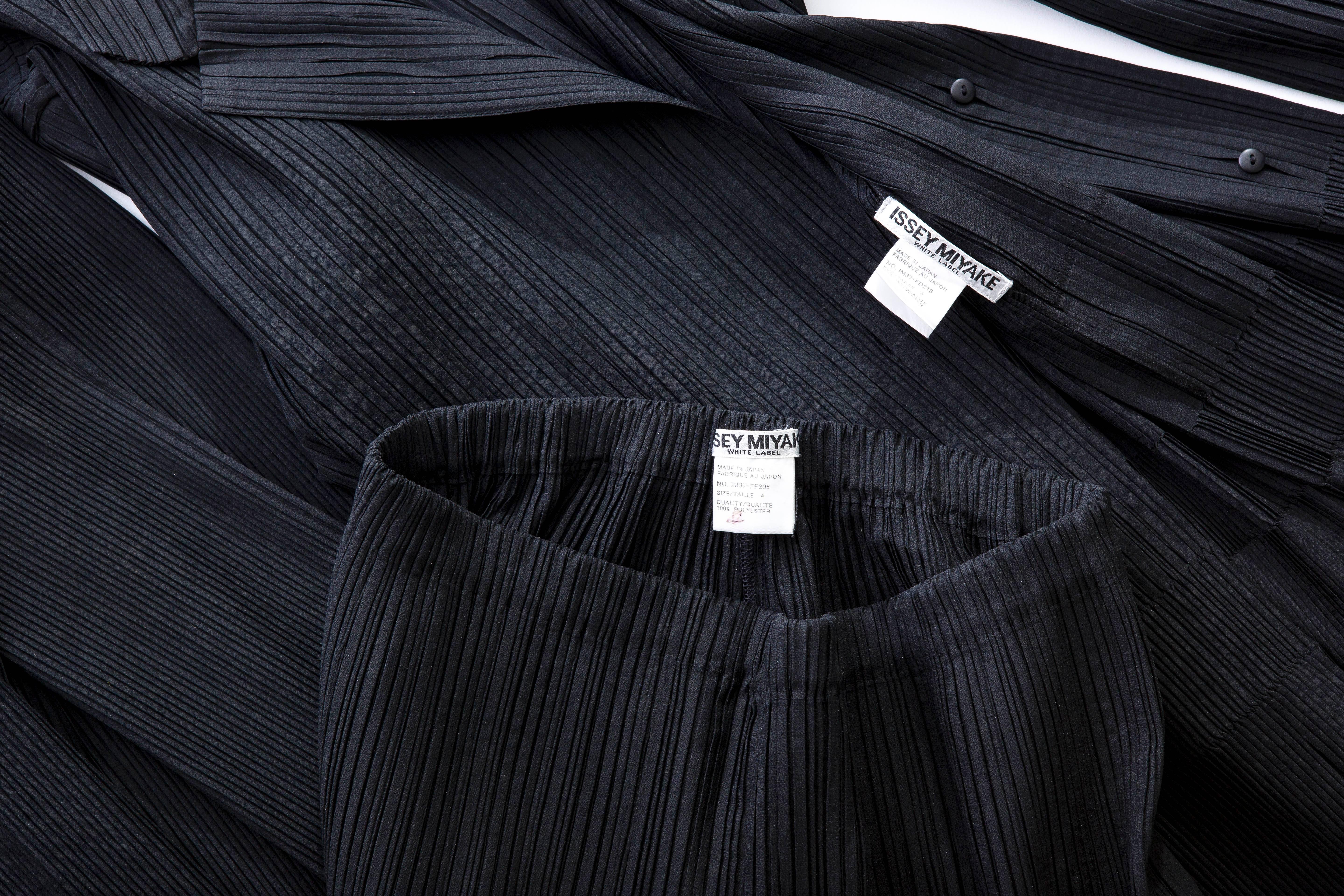 Issey Miyake Black Pleated Polyester Button Front Pant Suit, Circa 1990's For Sale 5