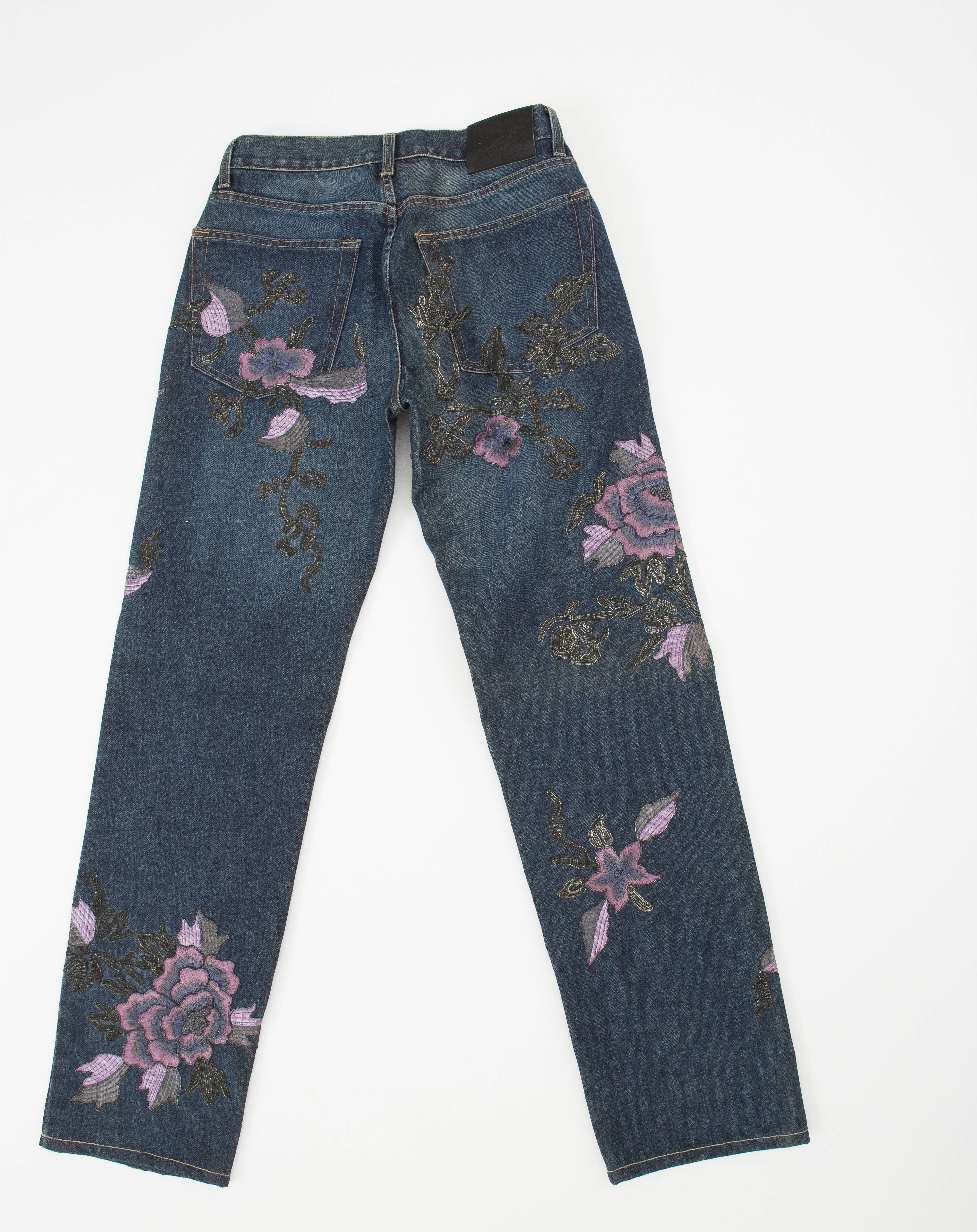 Tom Ford for Gucci, Autumn-Winter 1999,  floral embroidered men's jeans with five pockets, gunmetal-tone hardware, belt loops, leather logo at back and contrast stitching and signature button fly closures.

IT.46
US. 30

Waist: 30