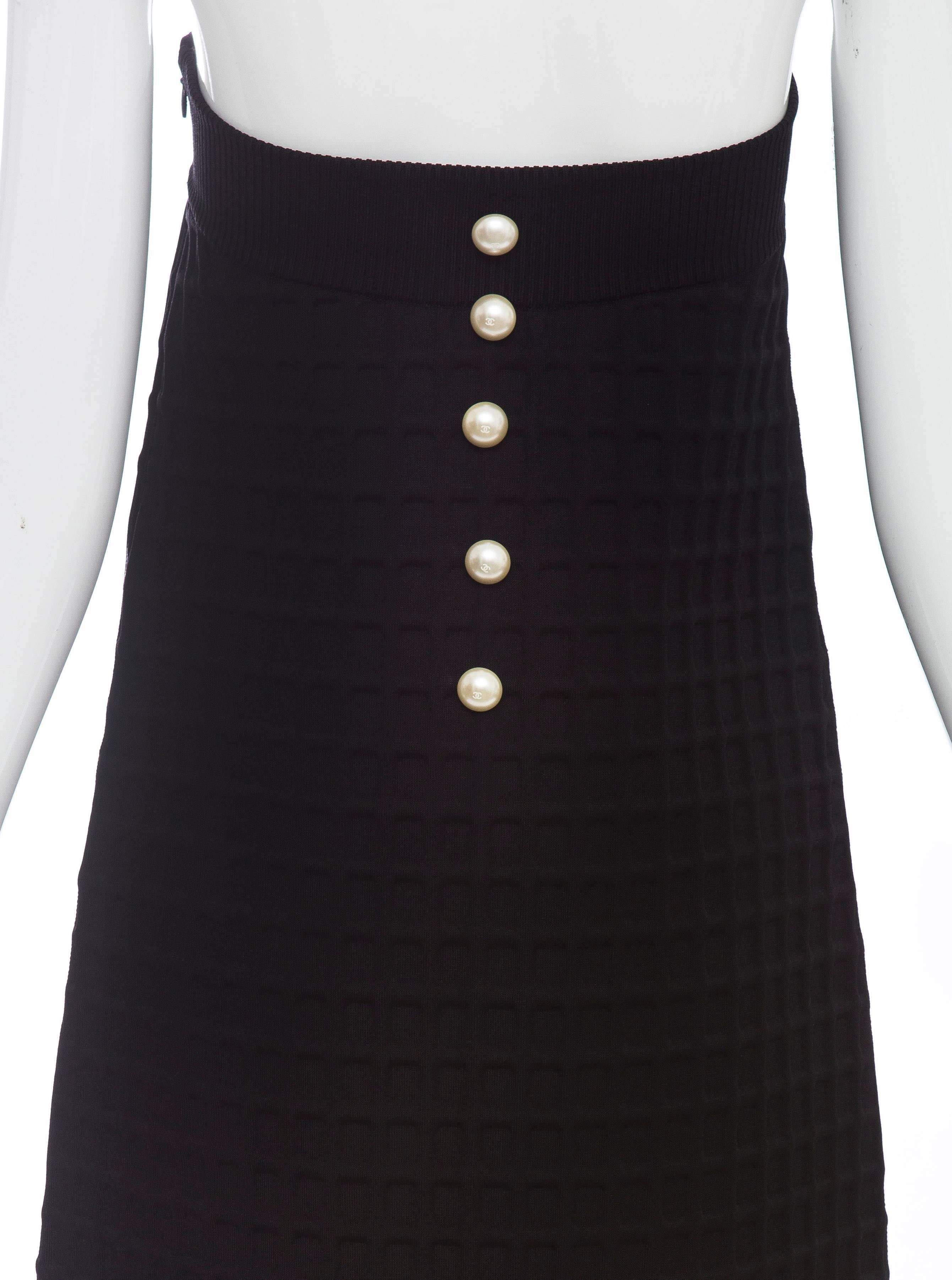 Chanel Runway Black Strapless Waffle Weave Pearl Button Back Dress, Spring 2013 For Sale 2