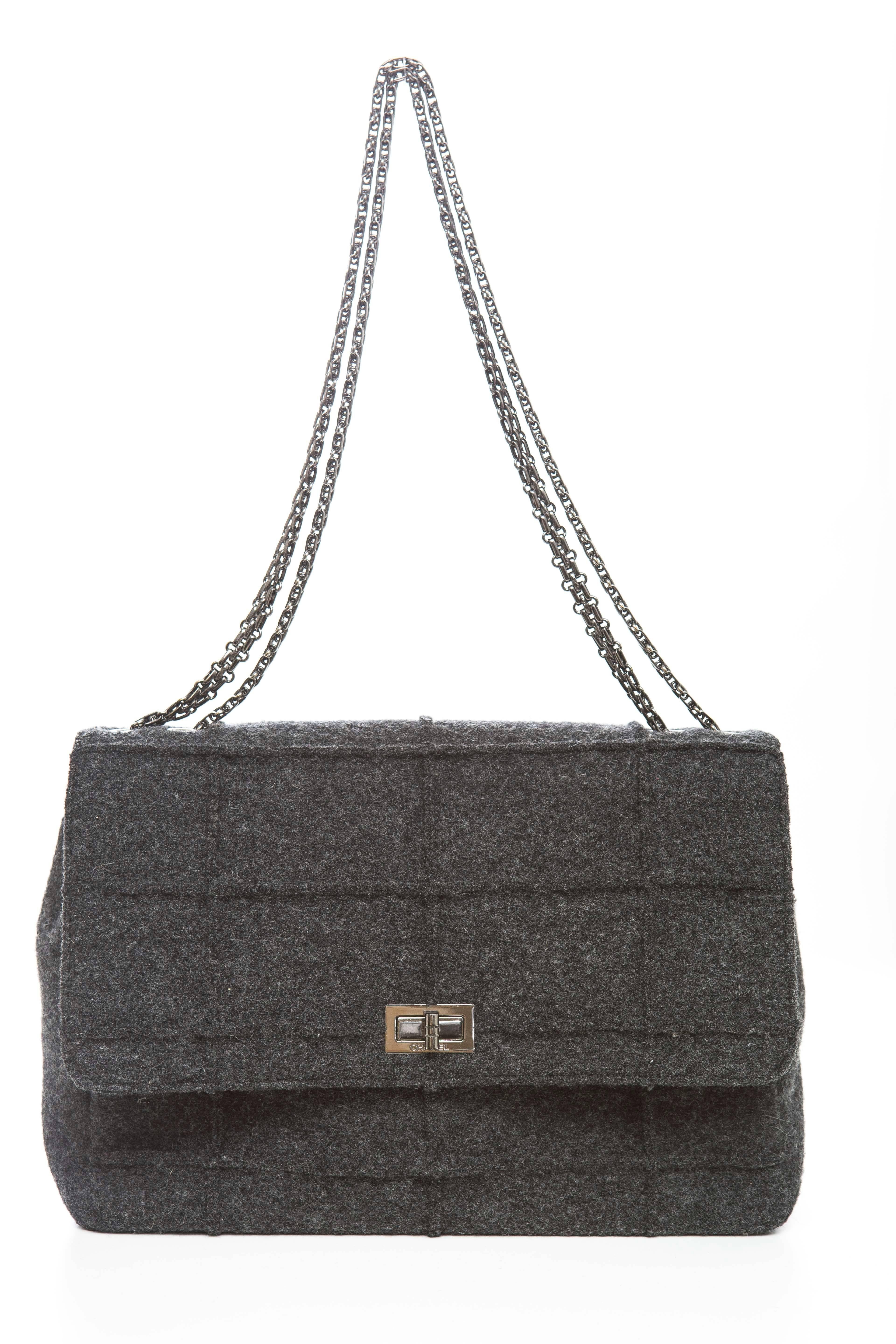 Chanel, Autumn - Winter 1999, charcoal grey Identification jumbo flap bag with dual gunmetal bijoux chain-link strap, black canvas lining, interior zip pocket and mademoiselle lock closure at front flap. Serial number reads 5874432 

Includes dust