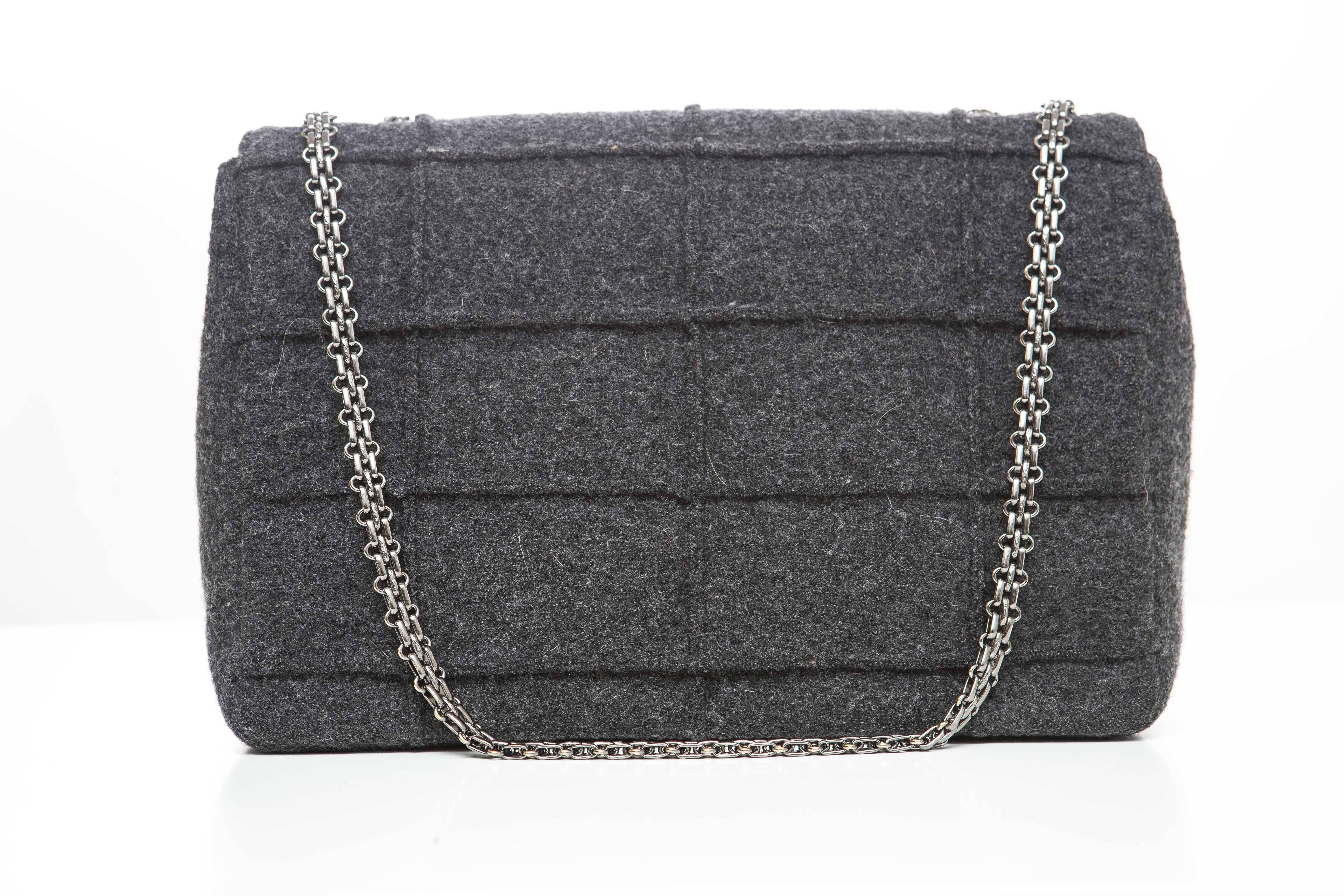 Chanel 2.55 Charcoal Grey Wool Jumbo Flap Bag, Autumn - Winter 1999 In Excellent Condition In Cincinnati, OH