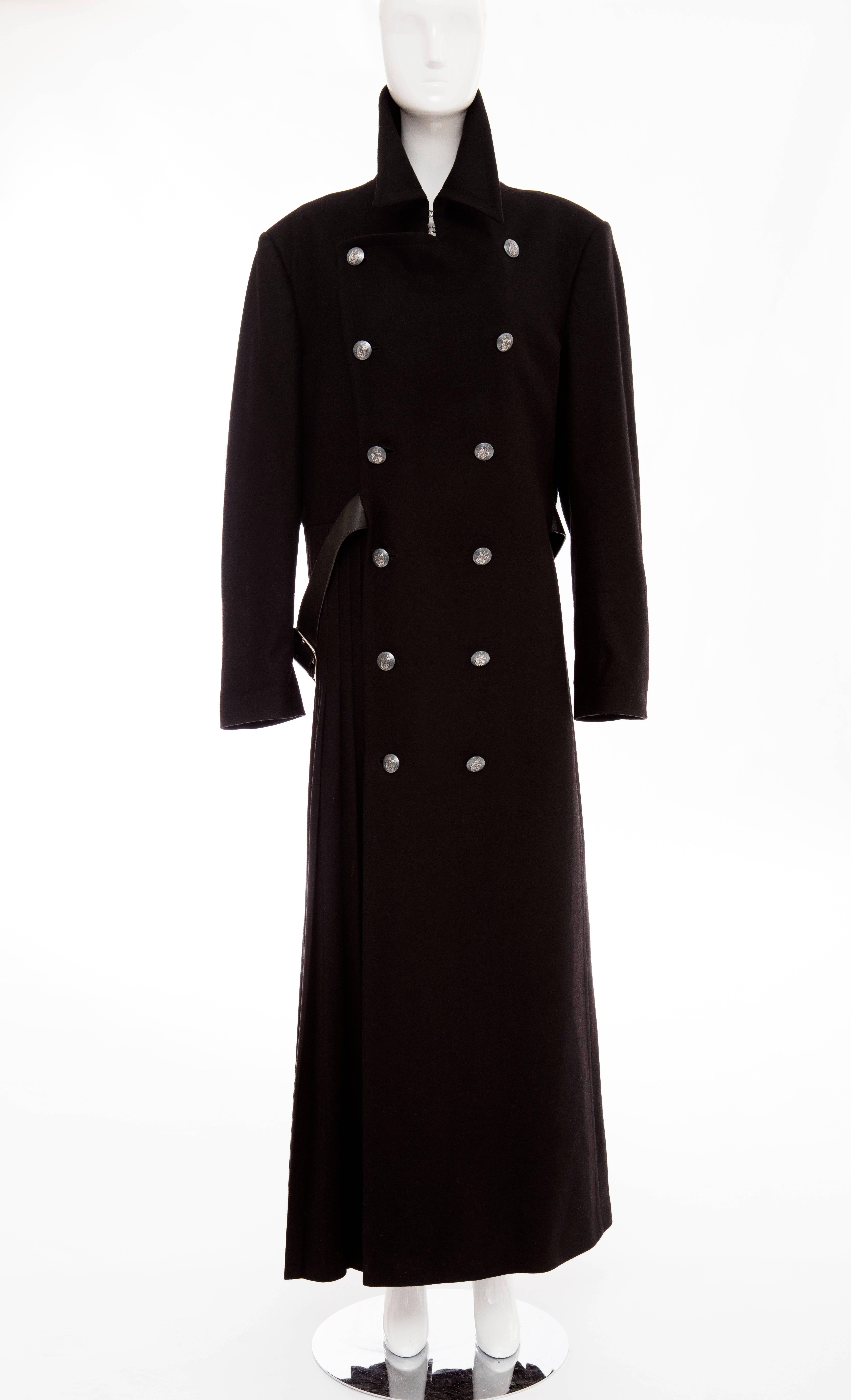 John Bartlett, Autumn-Winter 2000 runway black wool double breasted men's coat with right side and back pleats, front pocket and interior pocket with leather belt.


Chest 44